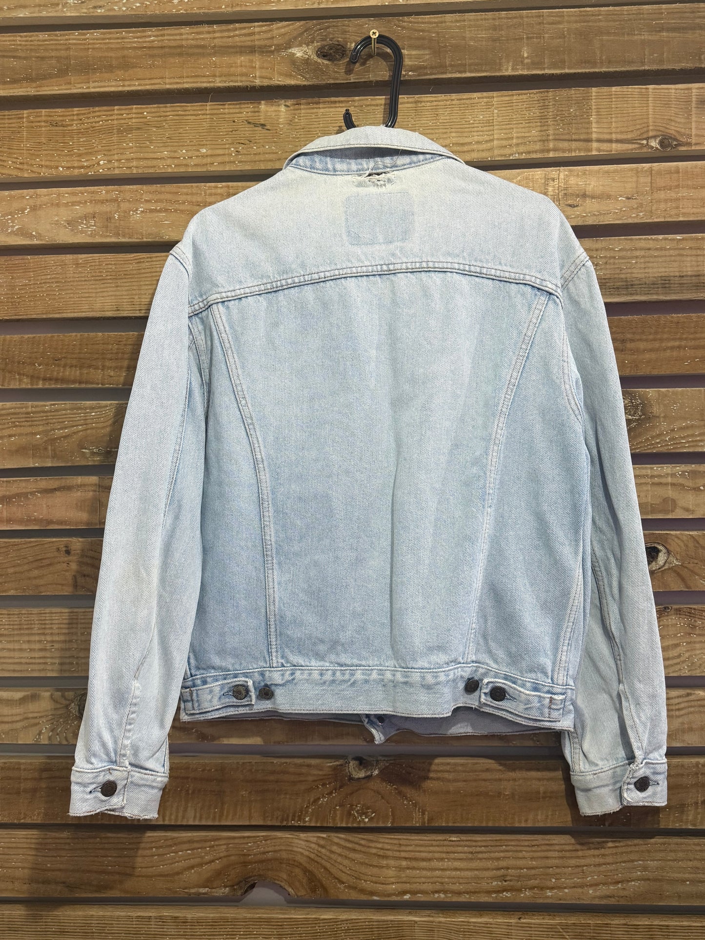 Vintage 80s Levi’s light blue denim jacket. Size medium.