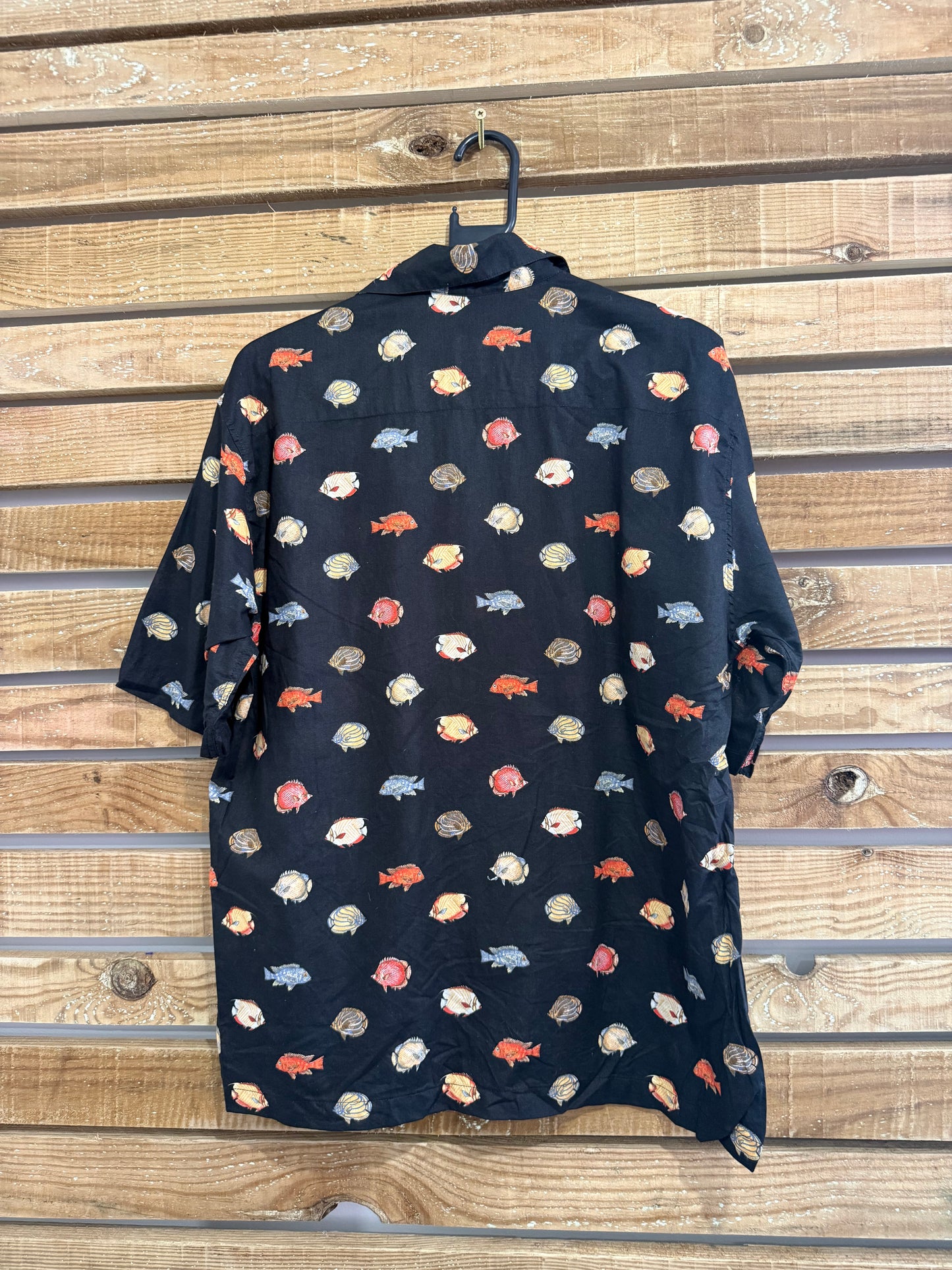Vintage 90s fish print button up shirt. Summer. Size Large.
