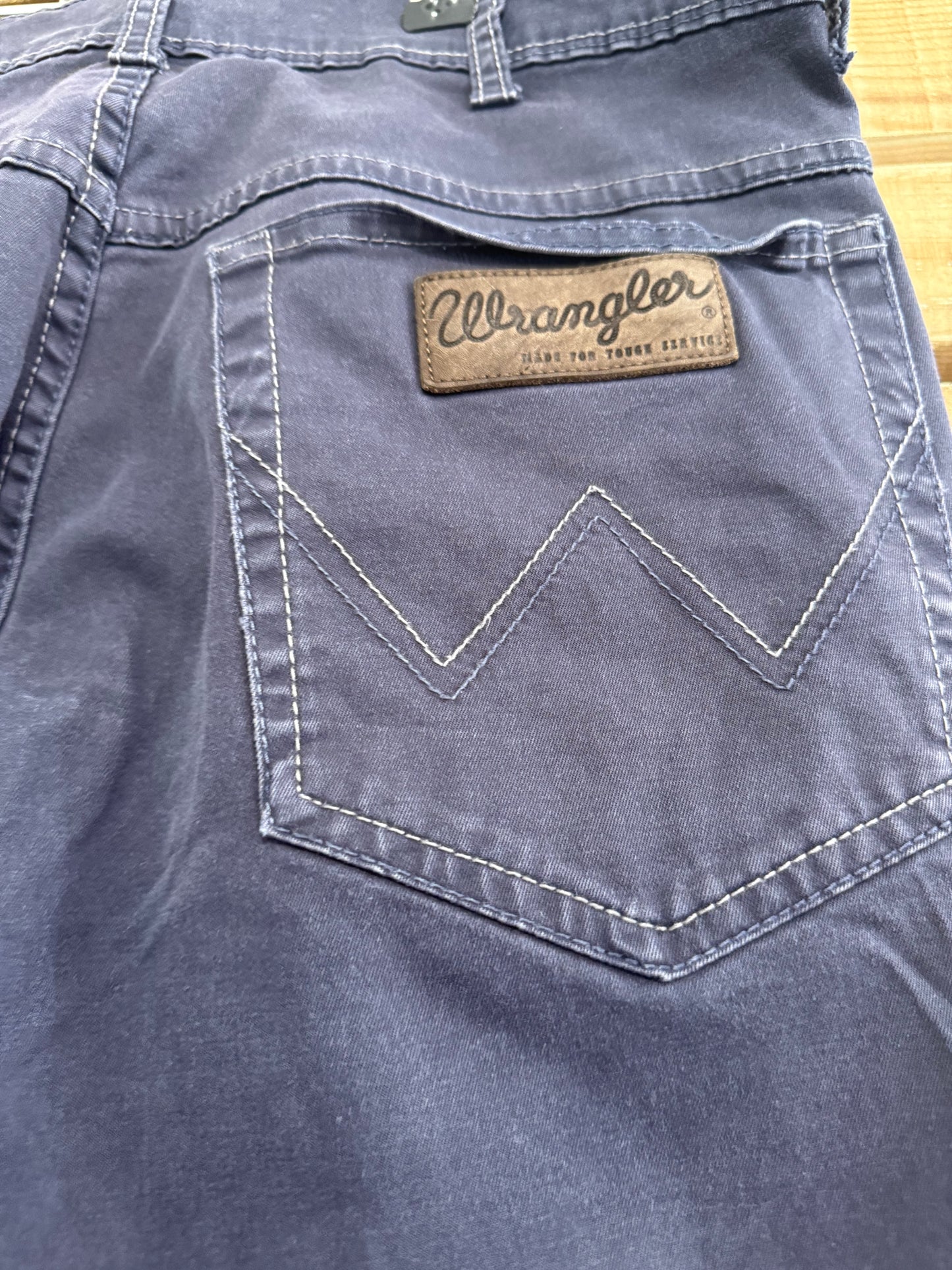 Vintage Y2K Wrangler bootcut denim jeans. Indigo. Waist 32” leg 30.5”