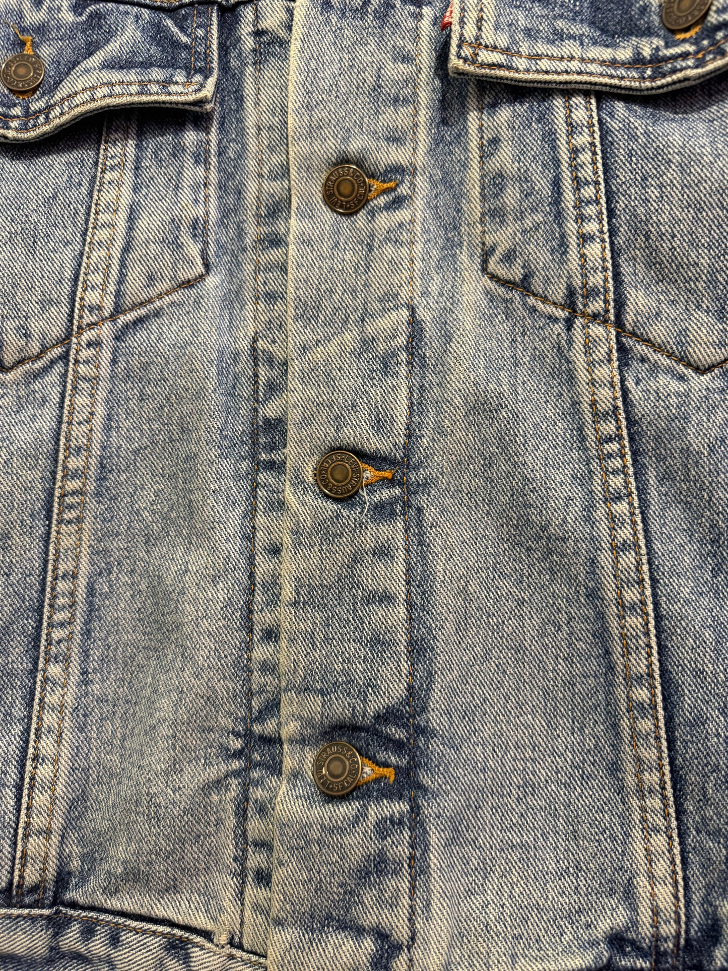 Vintage 80s Levi’s light blue denim jacket. Size medium.