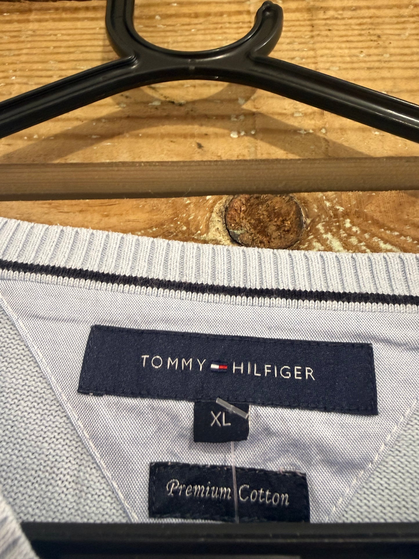 Vintage 90s Tommy Hilfiger V neck cotton jumper/ sweater. Blue. Size XL.