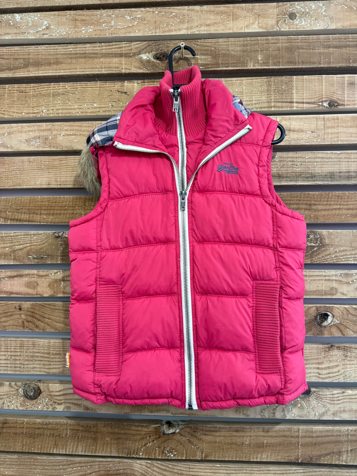 Vintage Y2K Superdry puffer Sleeveless jacket/ Gilet/ body warmer. Pink. Size Medium.