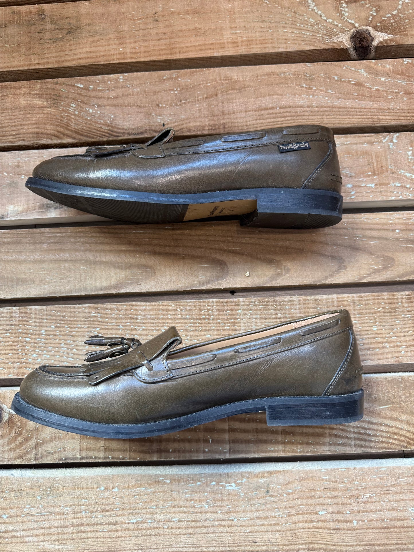 Russell & Bromley Chester Tassel Loafers/ shoes. Olive. EU41. UK7