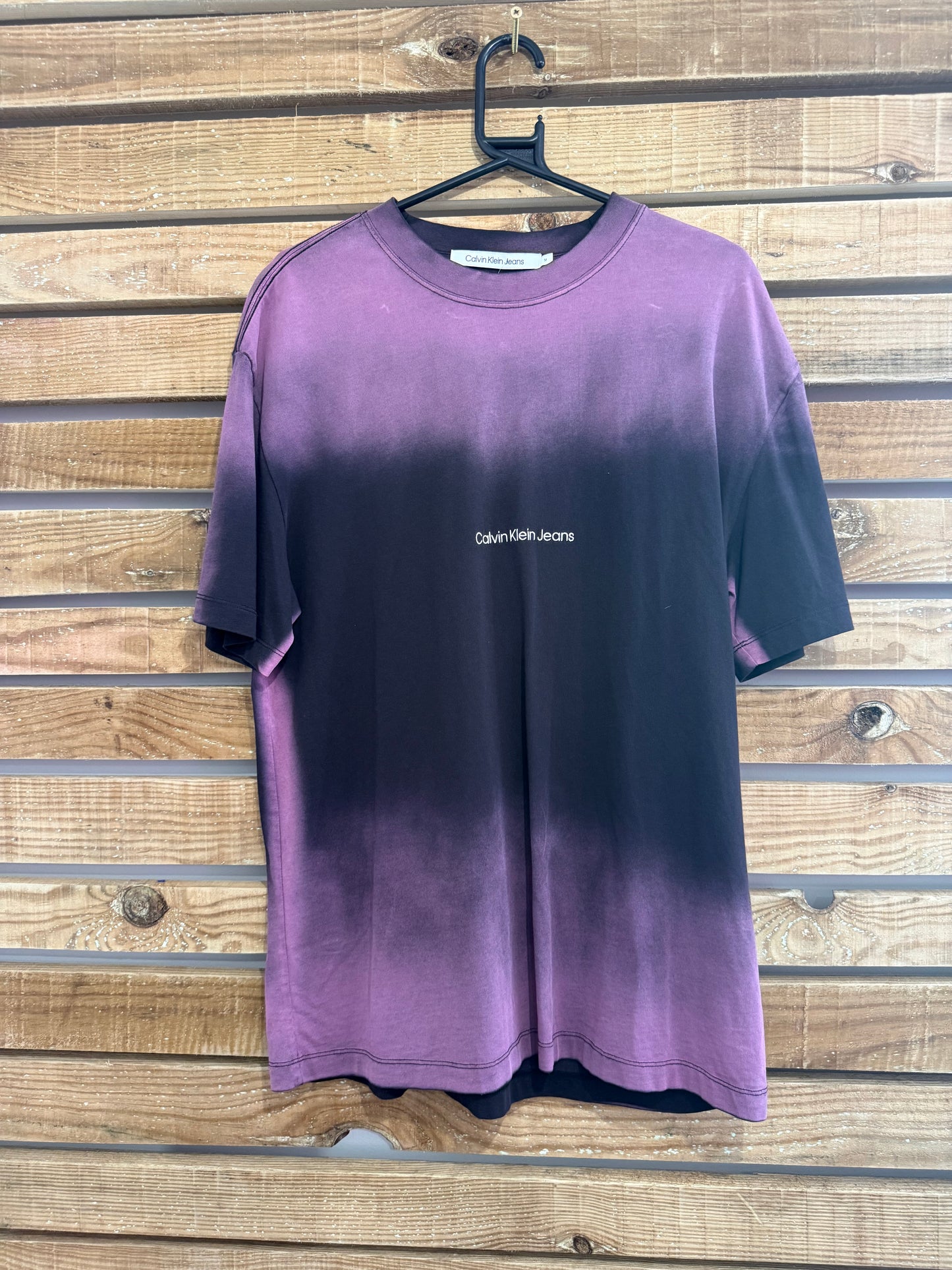Vintage Y2K Calvin Klein Tie dye logo T-shirt. Purple. Size Medium.