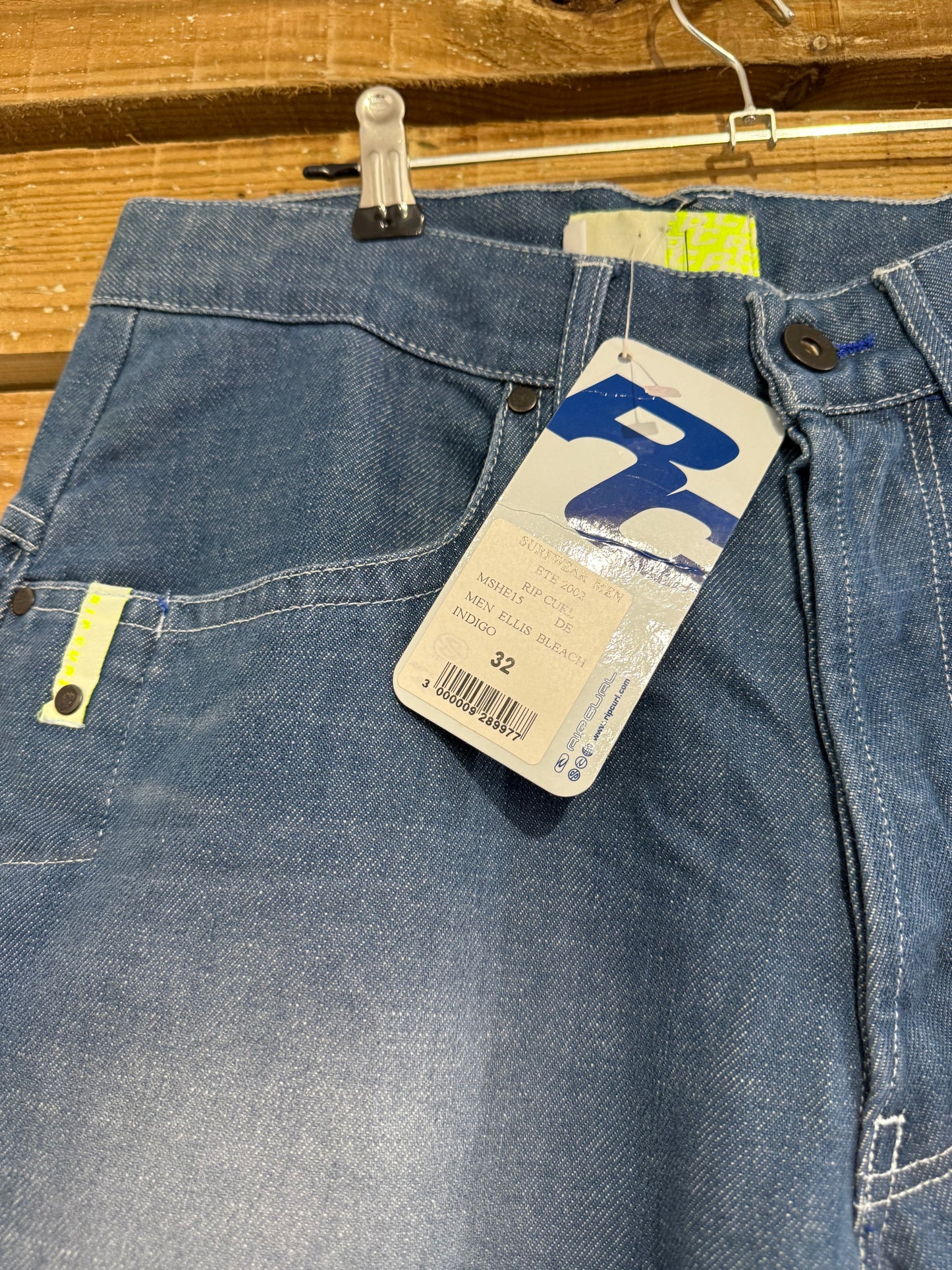 Vintage RARE deadstock BNWT Y2K Rip Curl denim shorts/ Jorts. 32” waist.