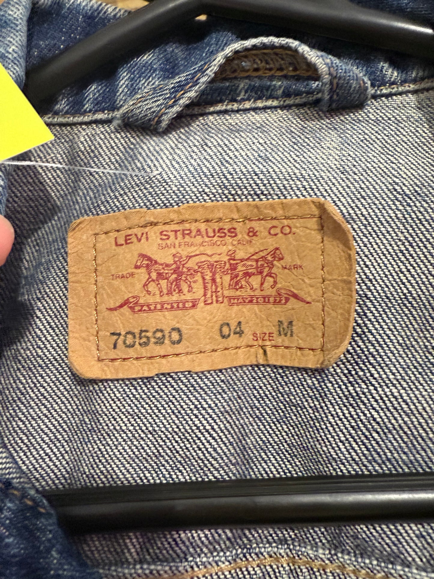 Vintage 90s Levi’s blue denim jacket. Size medium