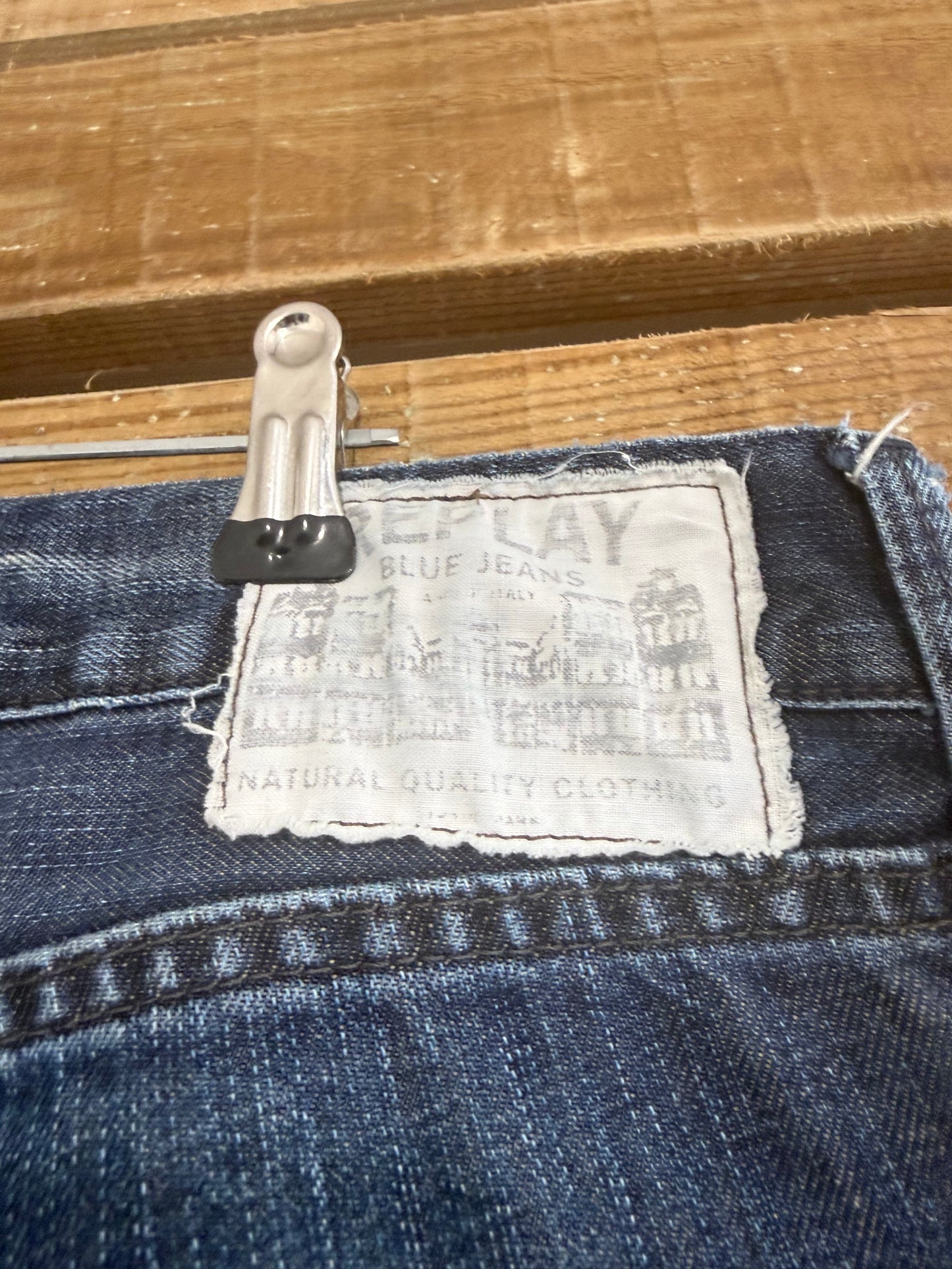 Vintage Y2K Replay straight leg blue jeans. Waist 33”, leg 33”