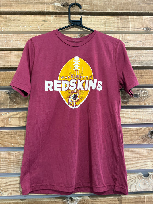 Vintage Y2K Red skins NFL USA American spell-out football top/ t-shirt. Size Large.