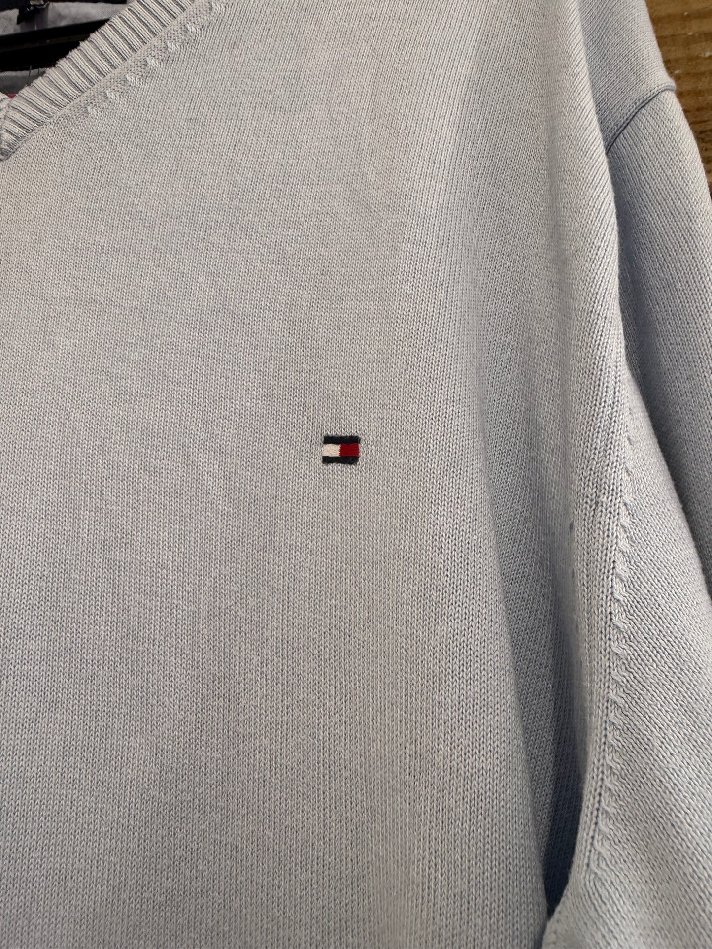 Vintage 90s Tommy Hilfiger V neck cotton jumper/ sweater. Blue. Size XL.