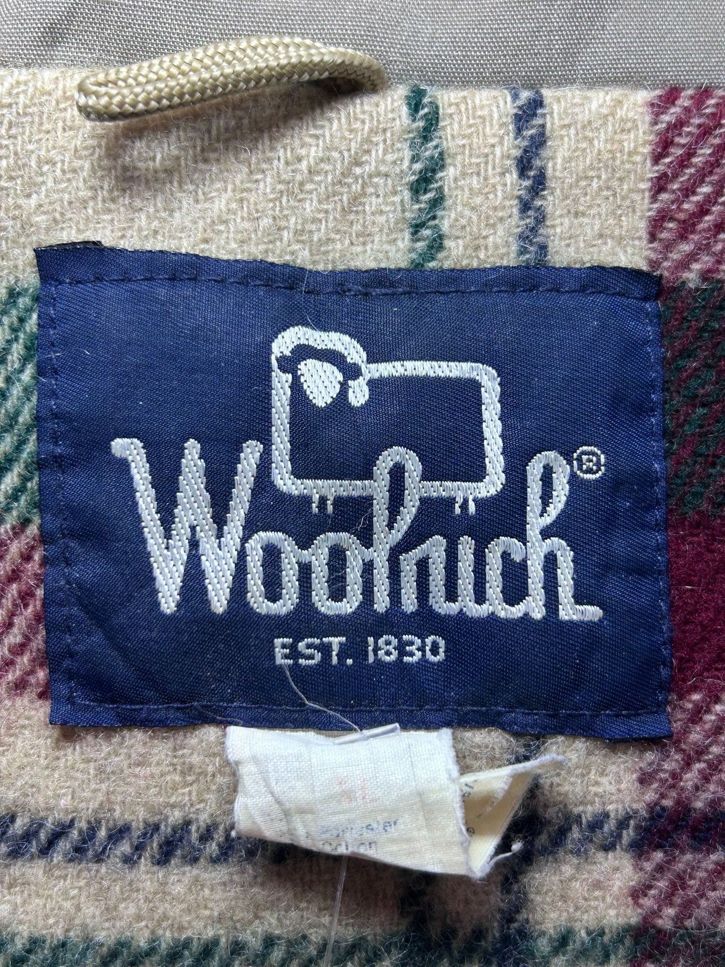 Vintage 90s Woolrich coat in beige. Plaid lined. Winter/ country. Size XL
