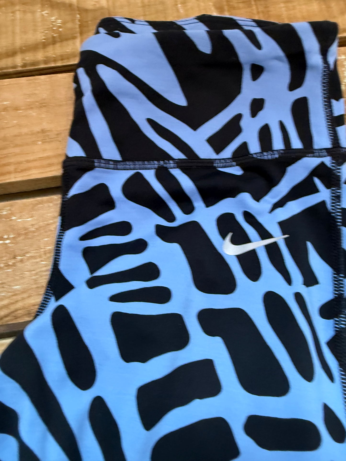 Nike epic lux full length leggings. Abstract pattern. Size small. Gym/ yoga.