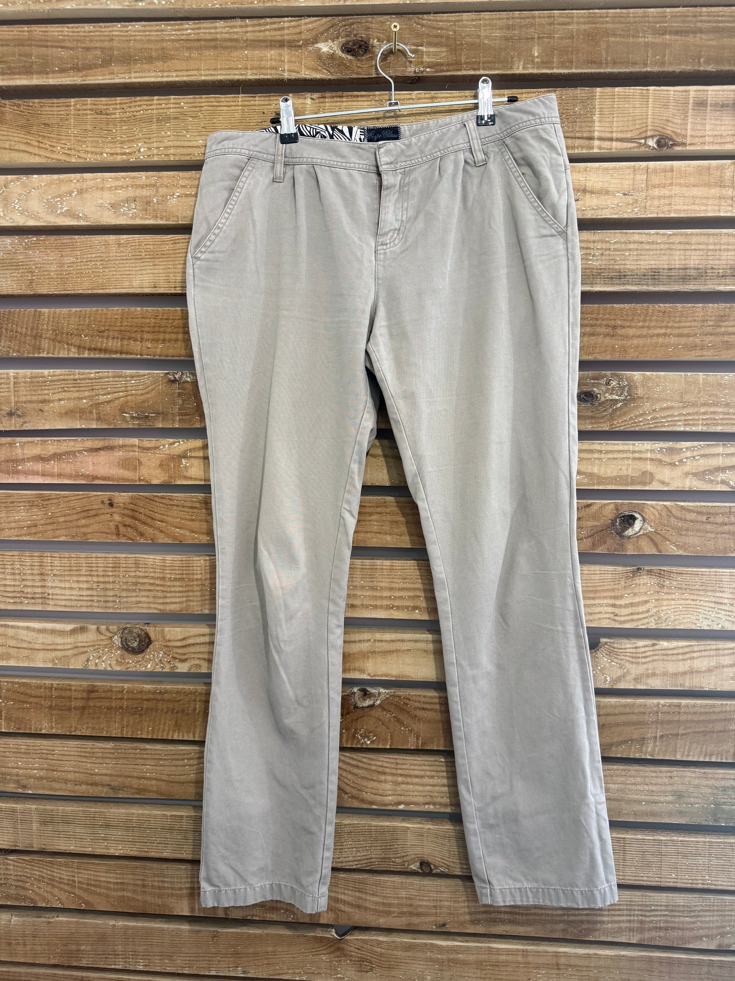 Volcom Corpo Class walking trousers. Hiking. Beige. Large. 35” waist, 31” leg.