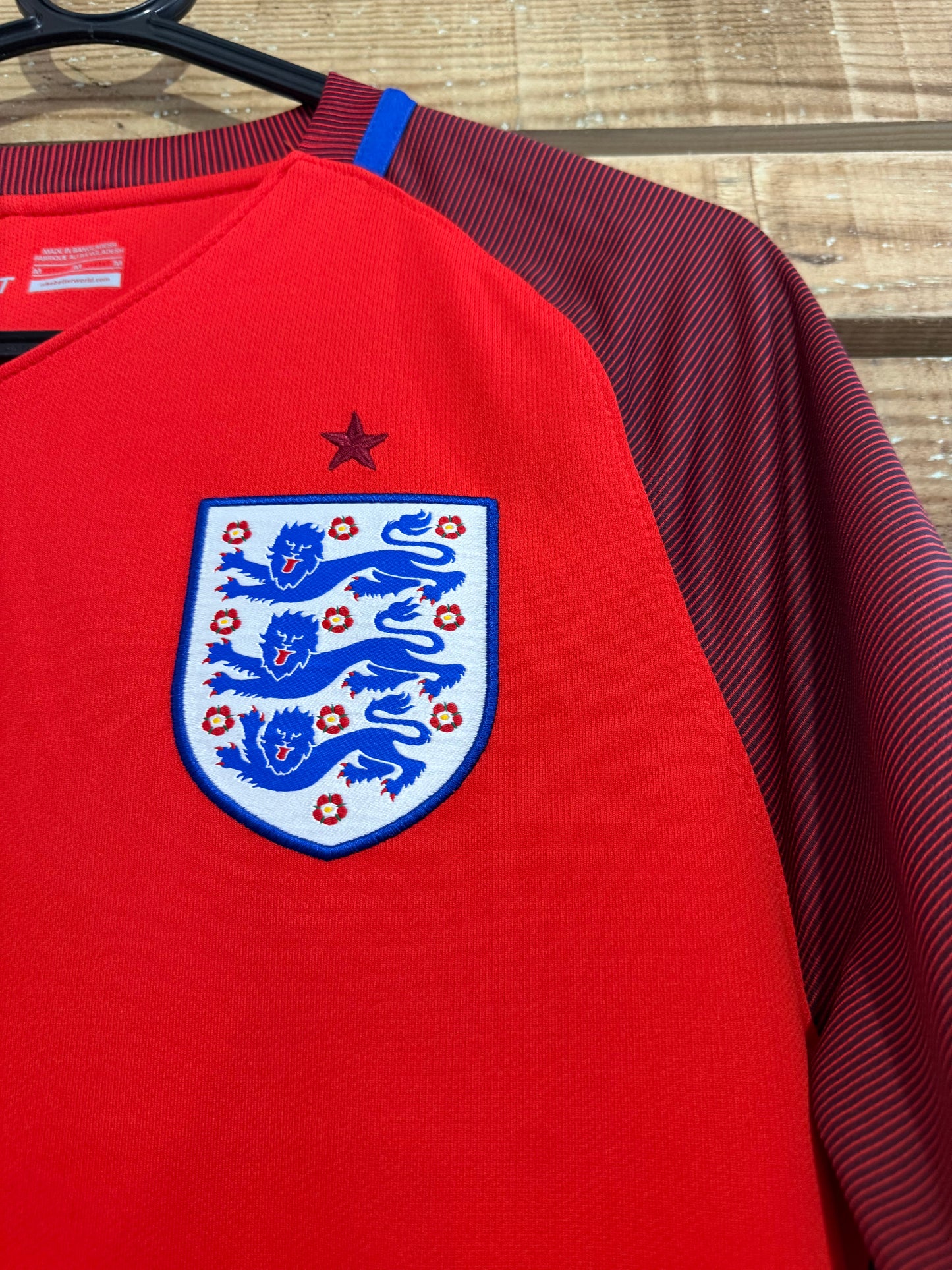 Nike England 2016-2017 Away Shirt. Football top/shirt. Size Medium.