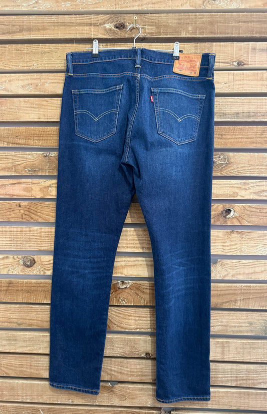 Vintage Y2K Levi’s 508 straight leg Jeans. Dark blue. Waist 37” leg 32”