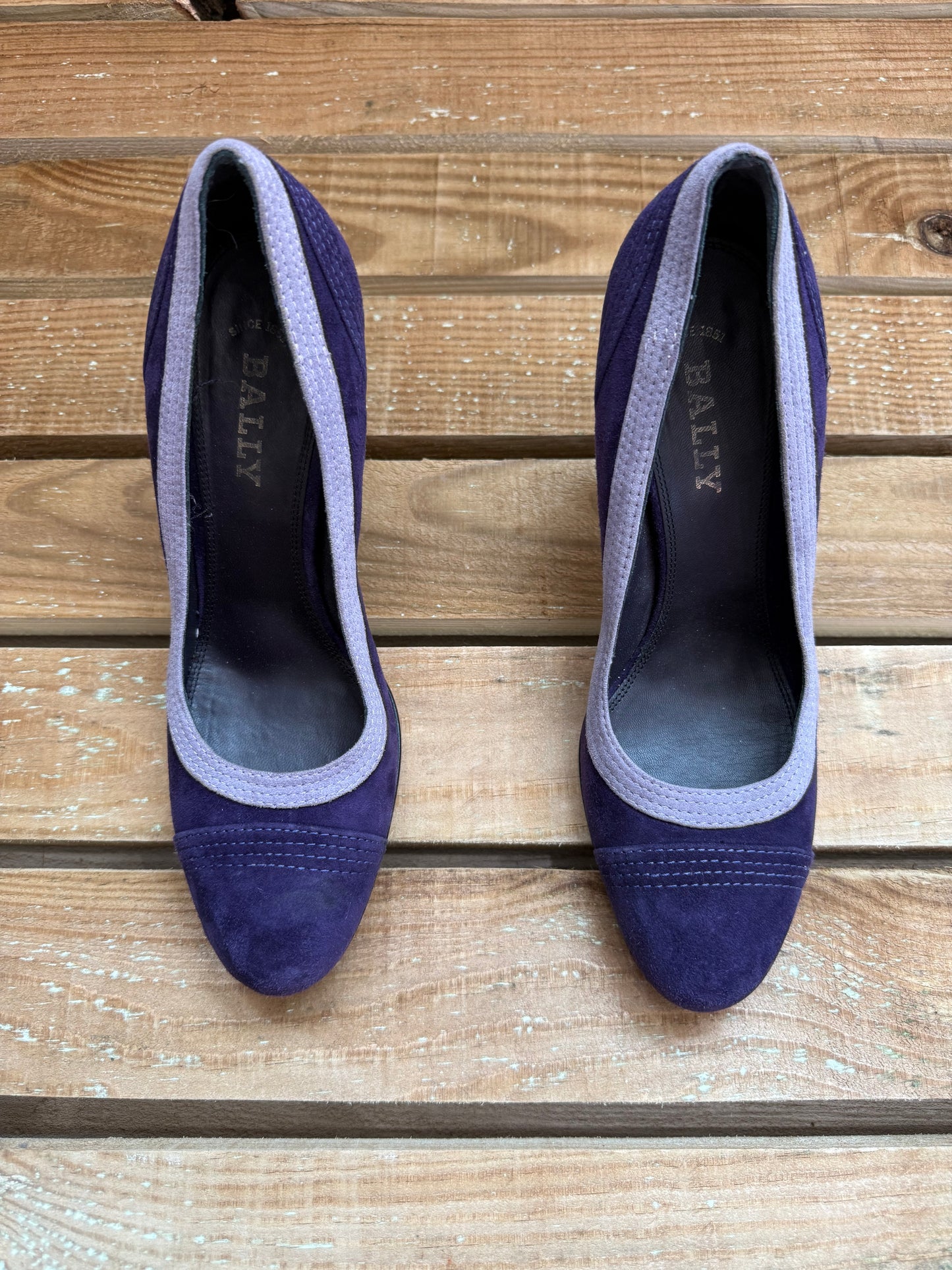Vintage 90s Bally Suede leather Court Shoes/ Heeled. Two tone. EU38, UK5