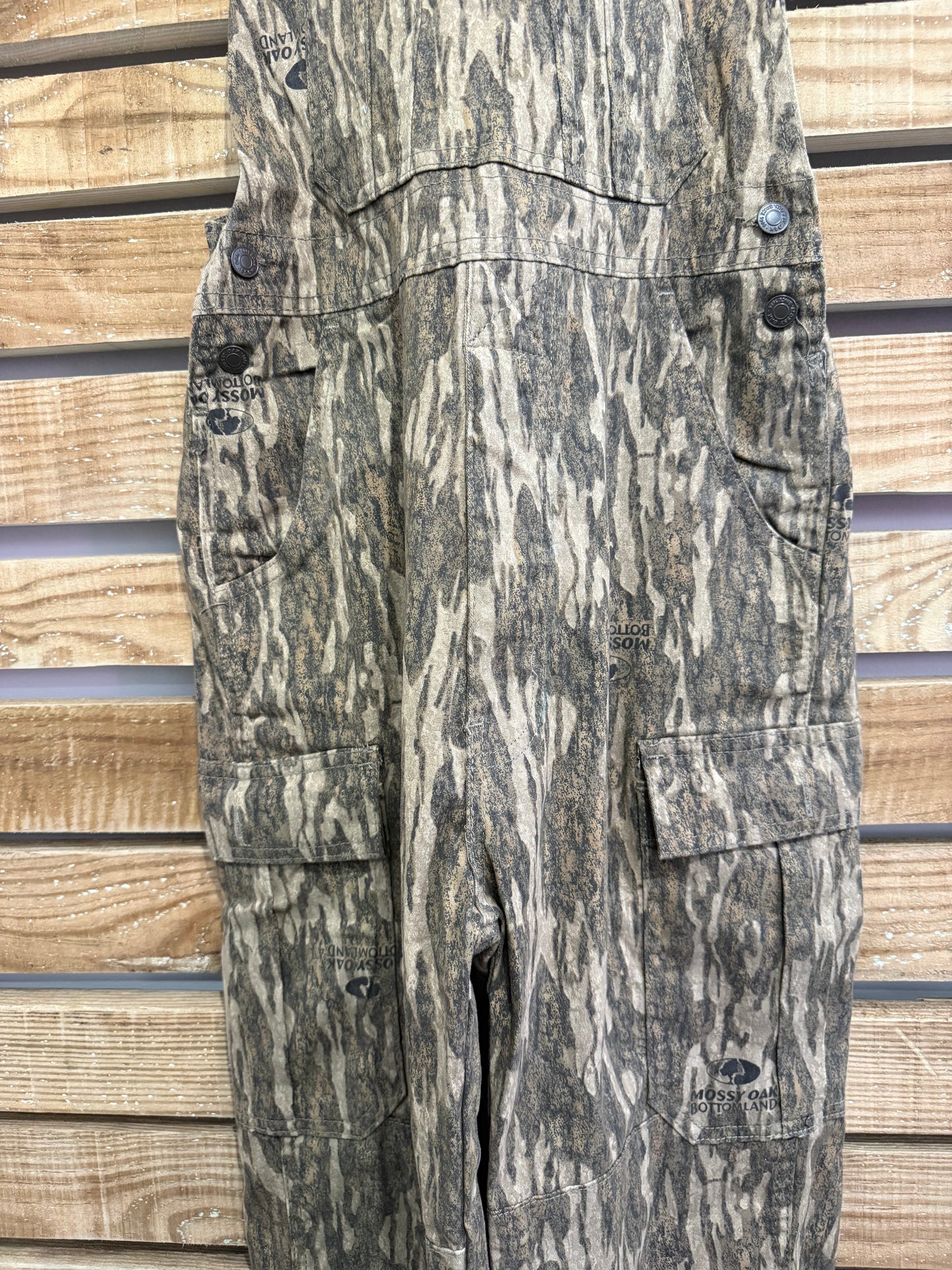 Mossy Oak Realtree Camo Bib overalls/ dungarees. Fishing/ hunting/ festival. Small. Deadstock