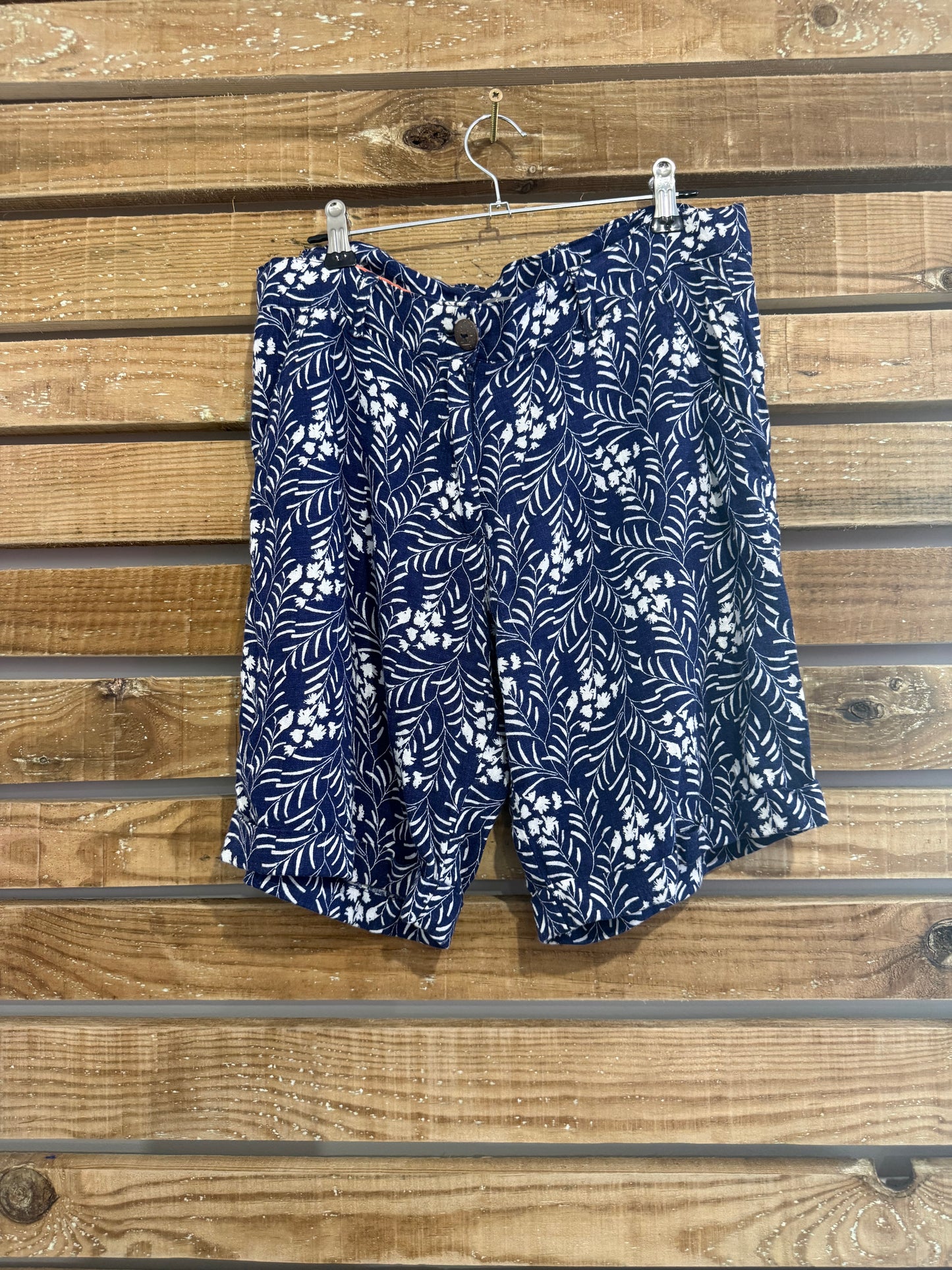 Lily & me floral linen blend shorts. Size 10-12. Summer/ holiday.