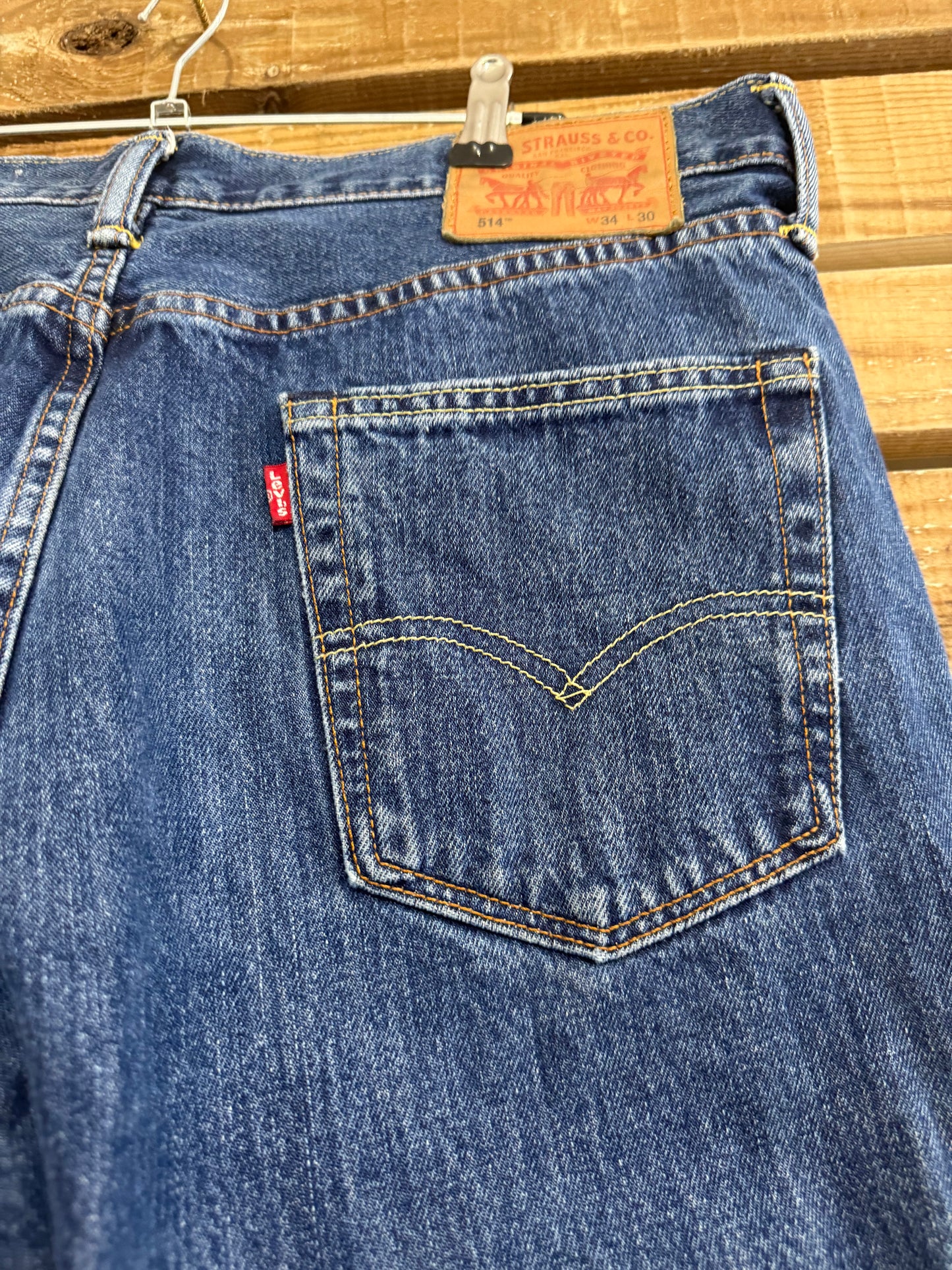 Vintage 90s Levi’s 514 straight leg Jeans. Mid blue. Waist 34” leg 30”