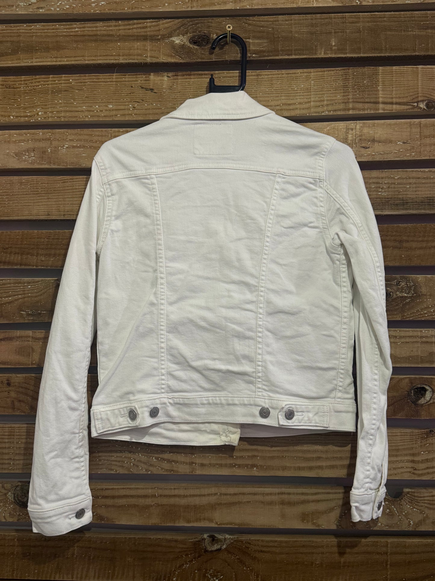 Vintage Y2K Levi’s white denim jacket. Size small