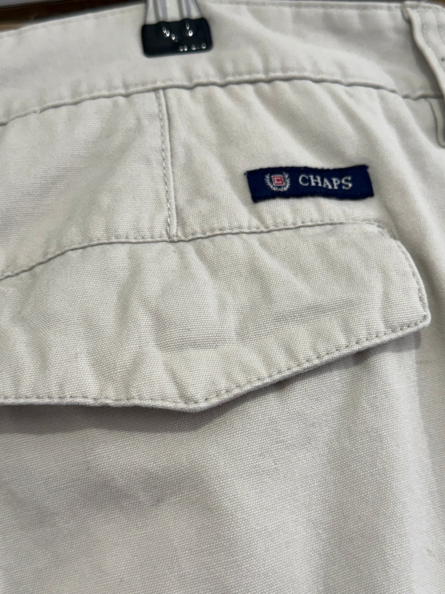 Vintage 90s Chaps-Ralph Lauren cargo cotton shorts. 38” waist. Beige. Golf/summer/holiday.
