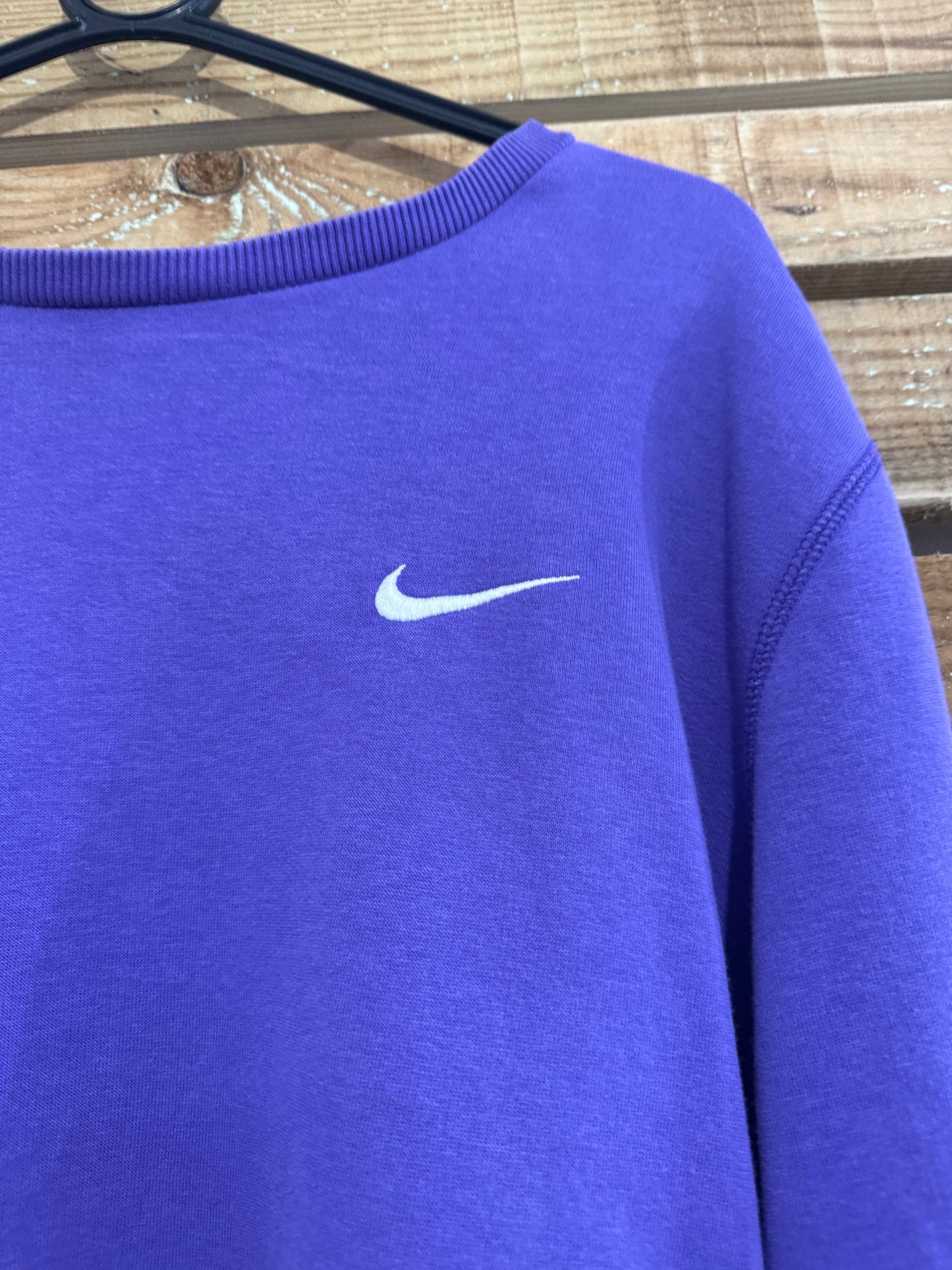 Vintage Y2K Nike logo sweater/ sweatshirt. Purple. Size Large.