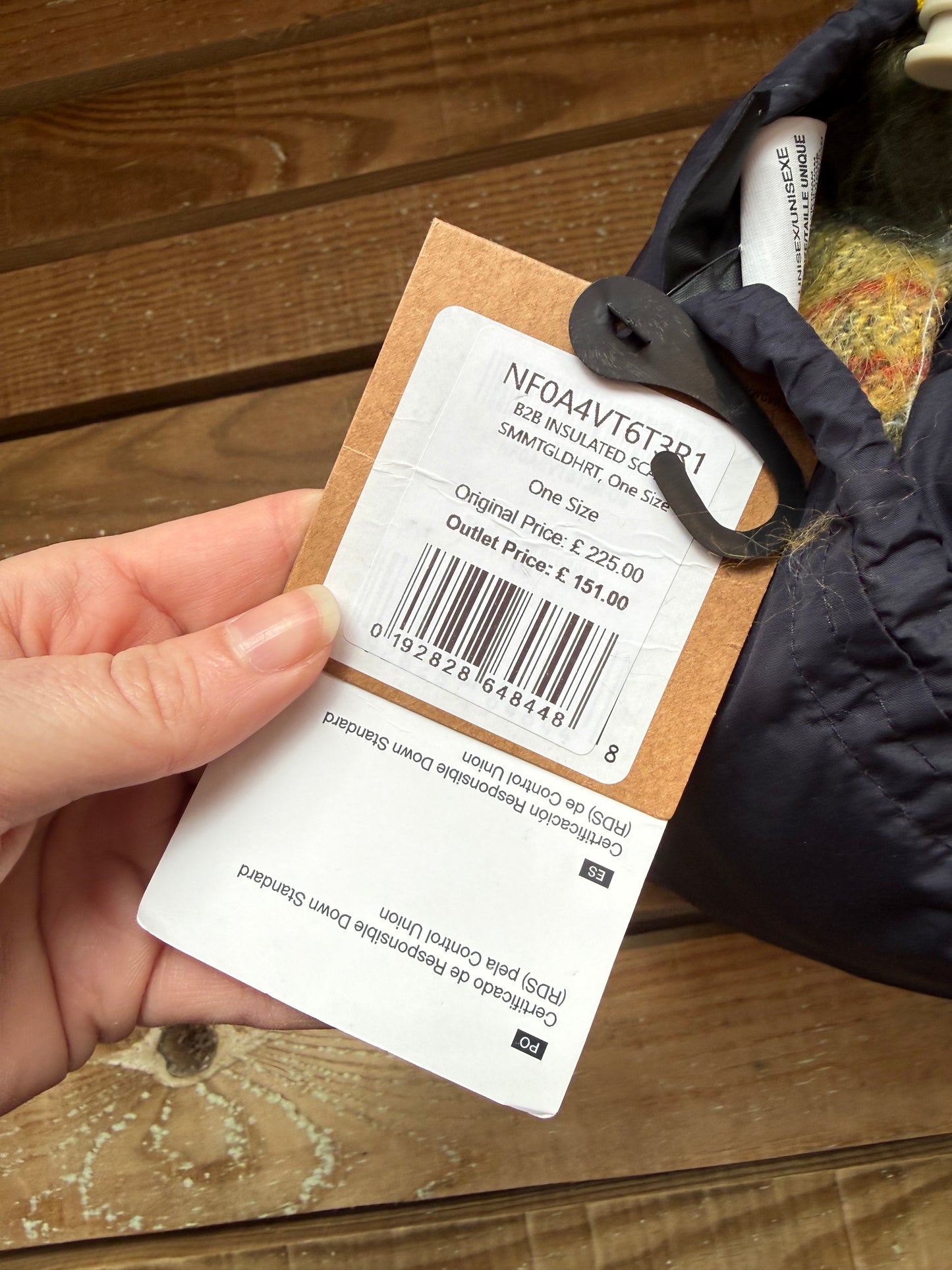 BNWT The North Face padded down scarf with bag. Checked yellow.
