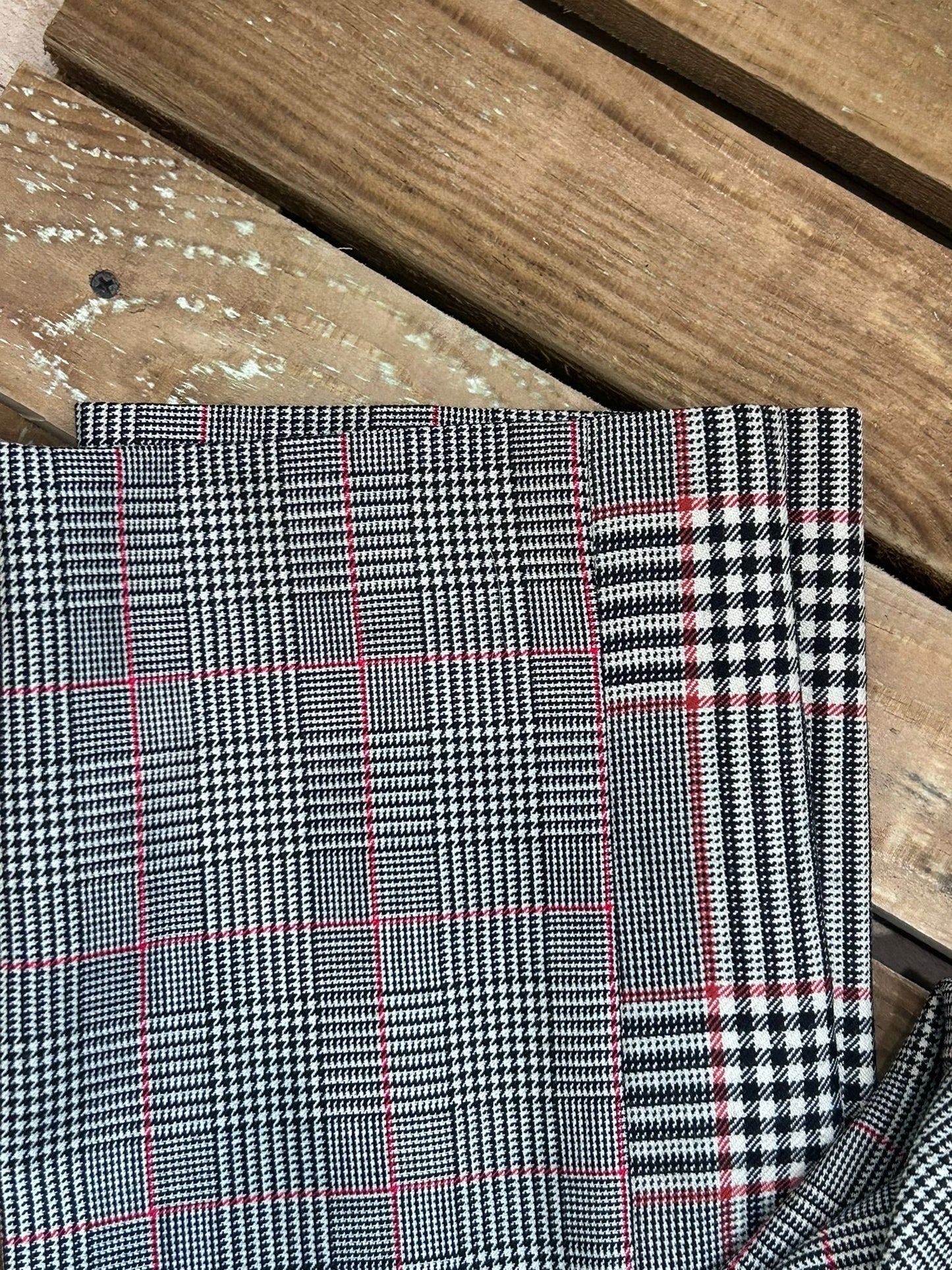 BNWT Alexander McQueen Glen Plaid cropped trousers. 32” waist. 26” leg. Size UK12.