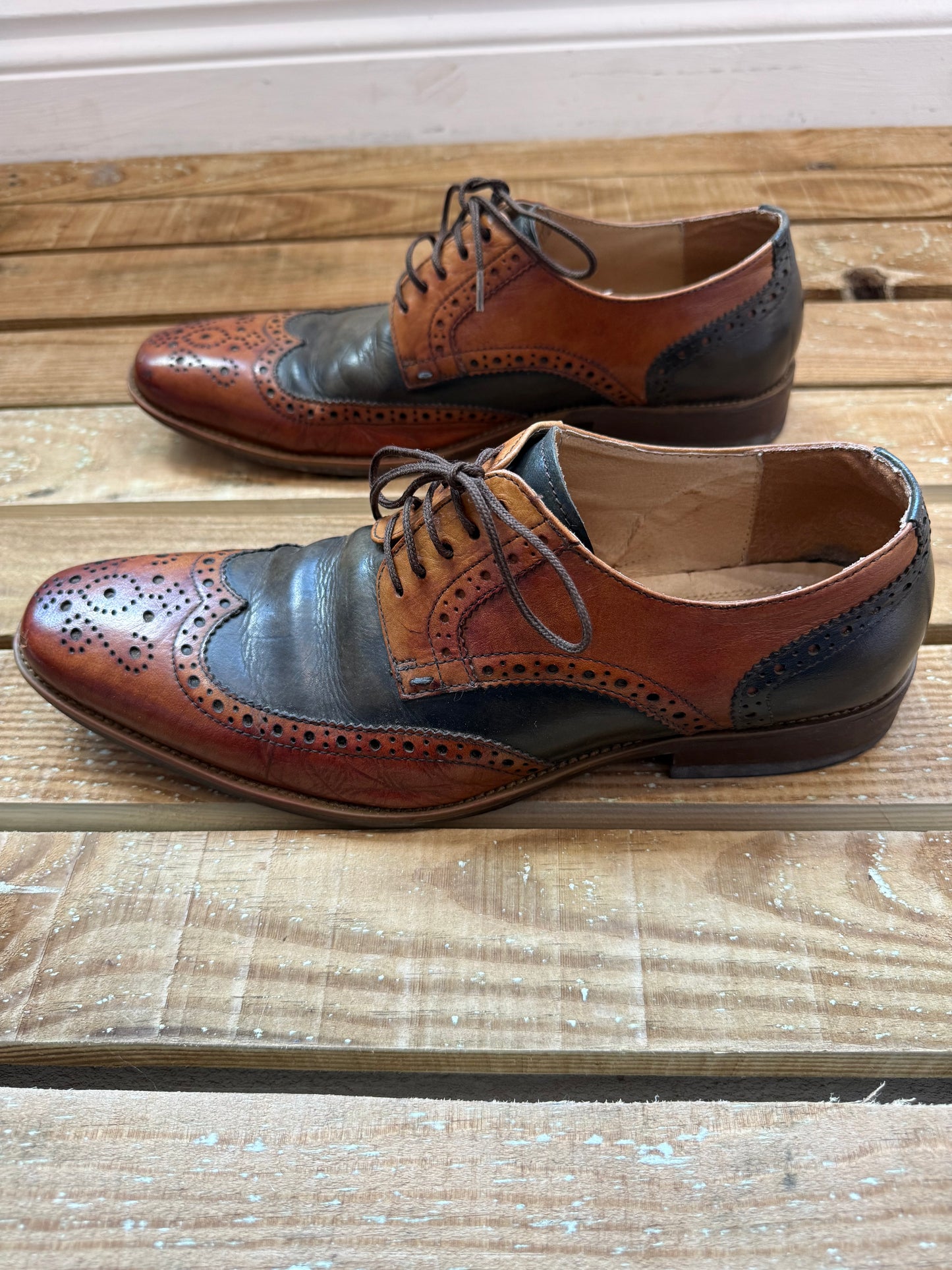 Jones brogue brown leather shoes. Size UK8 EU41.