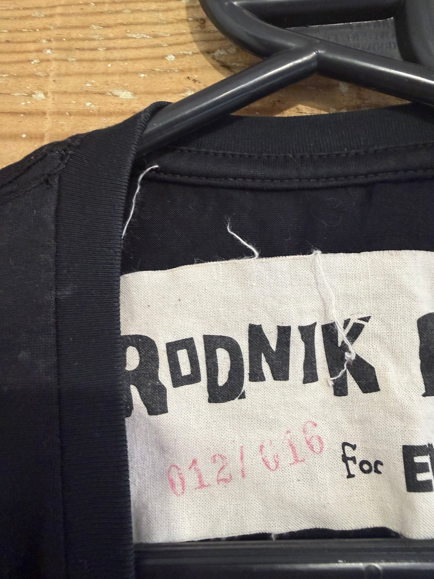 Vintage Y2K Rodnik Band Energie motif T-shirt. Size Large.