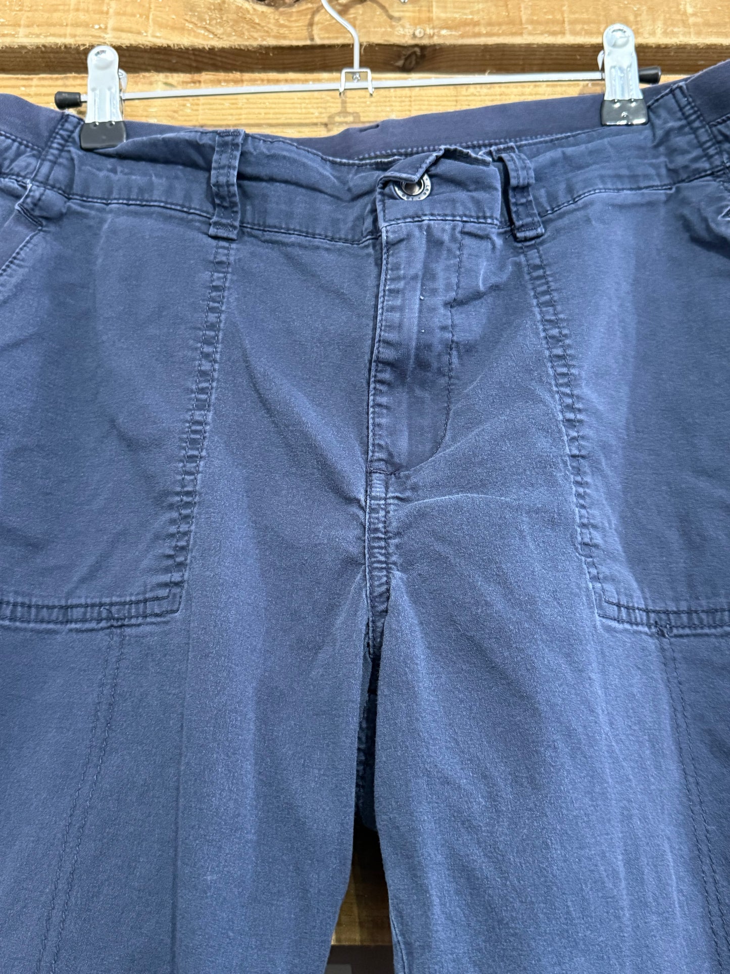 Vintage Y2K Lee cargo shorts. Summer/ Holiday. Medium.