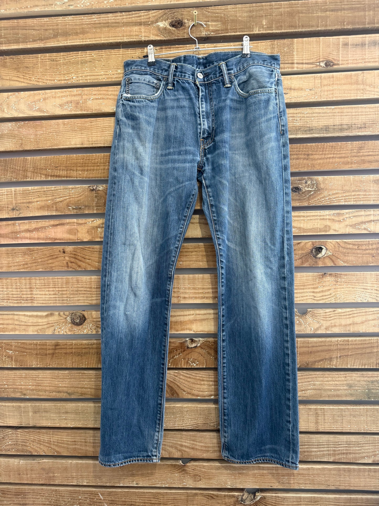 Vintage 90s Levi’s Dark Blue distressed stonewash jeans. Waist 34” leg 32”