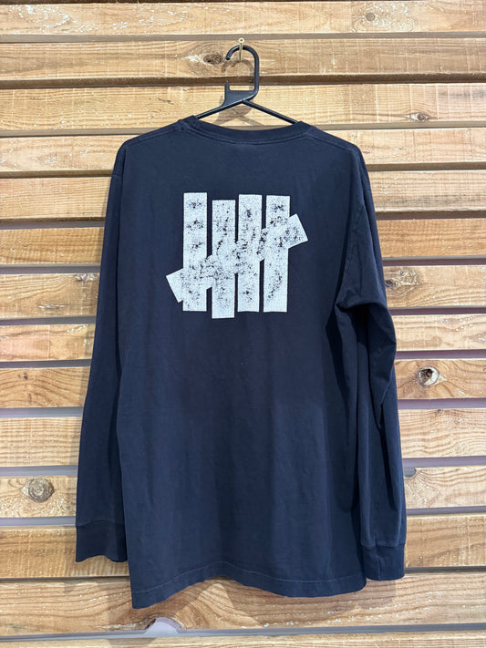 Undefeated printed black Sweater/ Sweatshirt. Size Medium.
