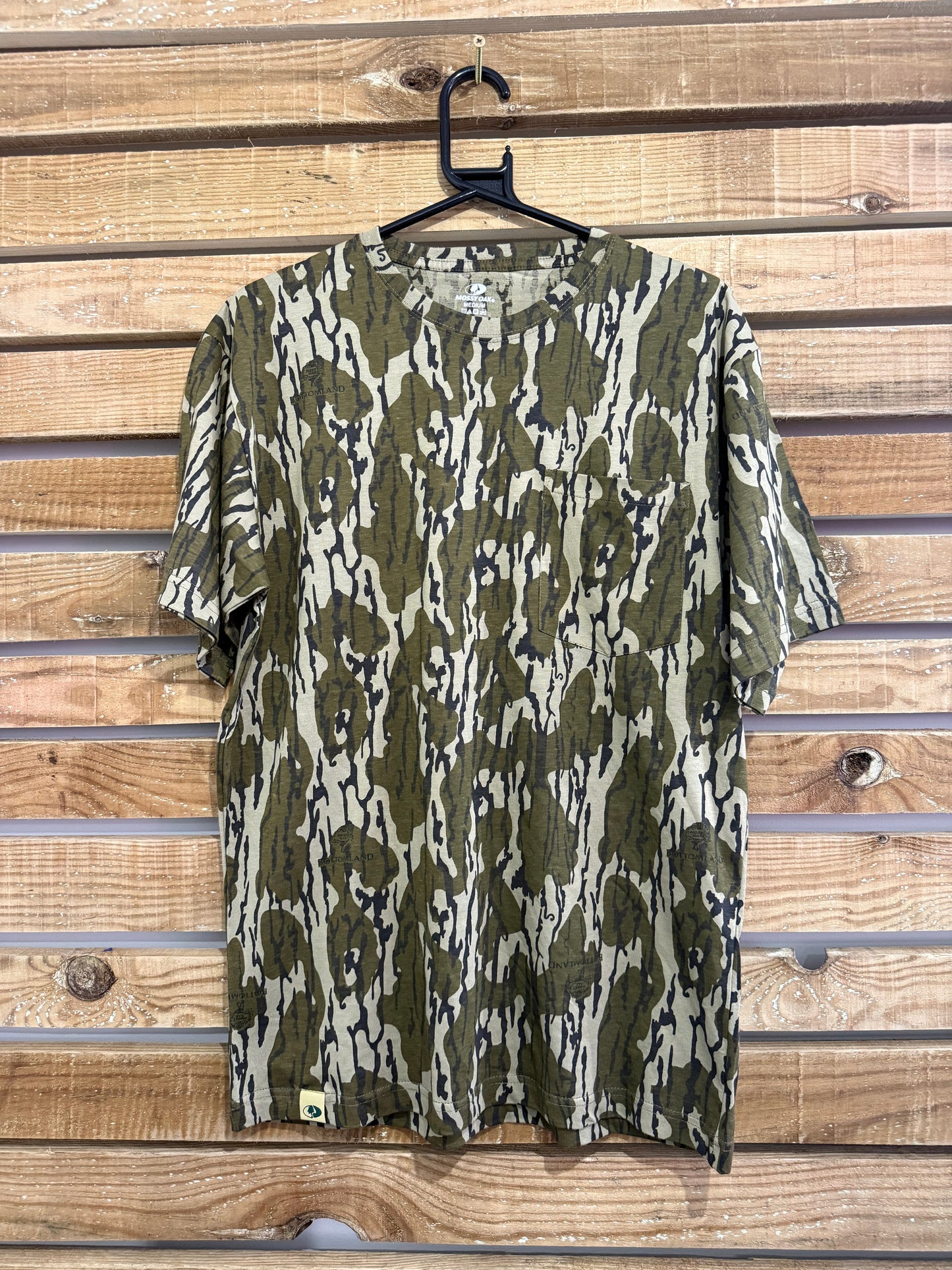 Mossy Oak camo/ army logo t-shirt. Deadstock. Hunting/ fishing/ festival. Size Medium.
