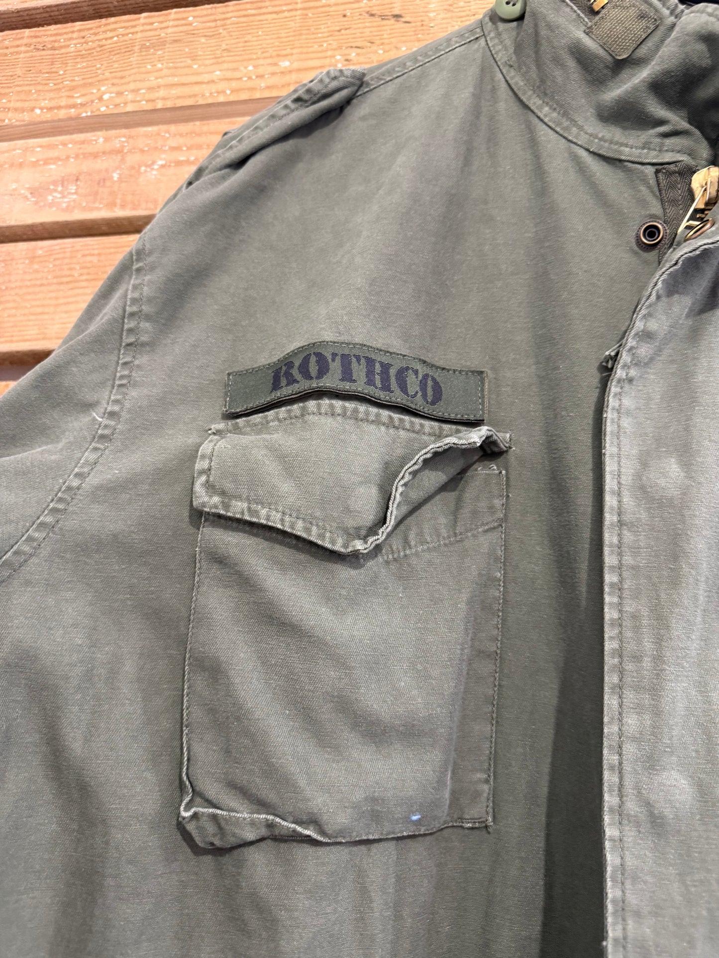 Vintage 90s M65 Rothco khaki army Field Jacket. Size XL.