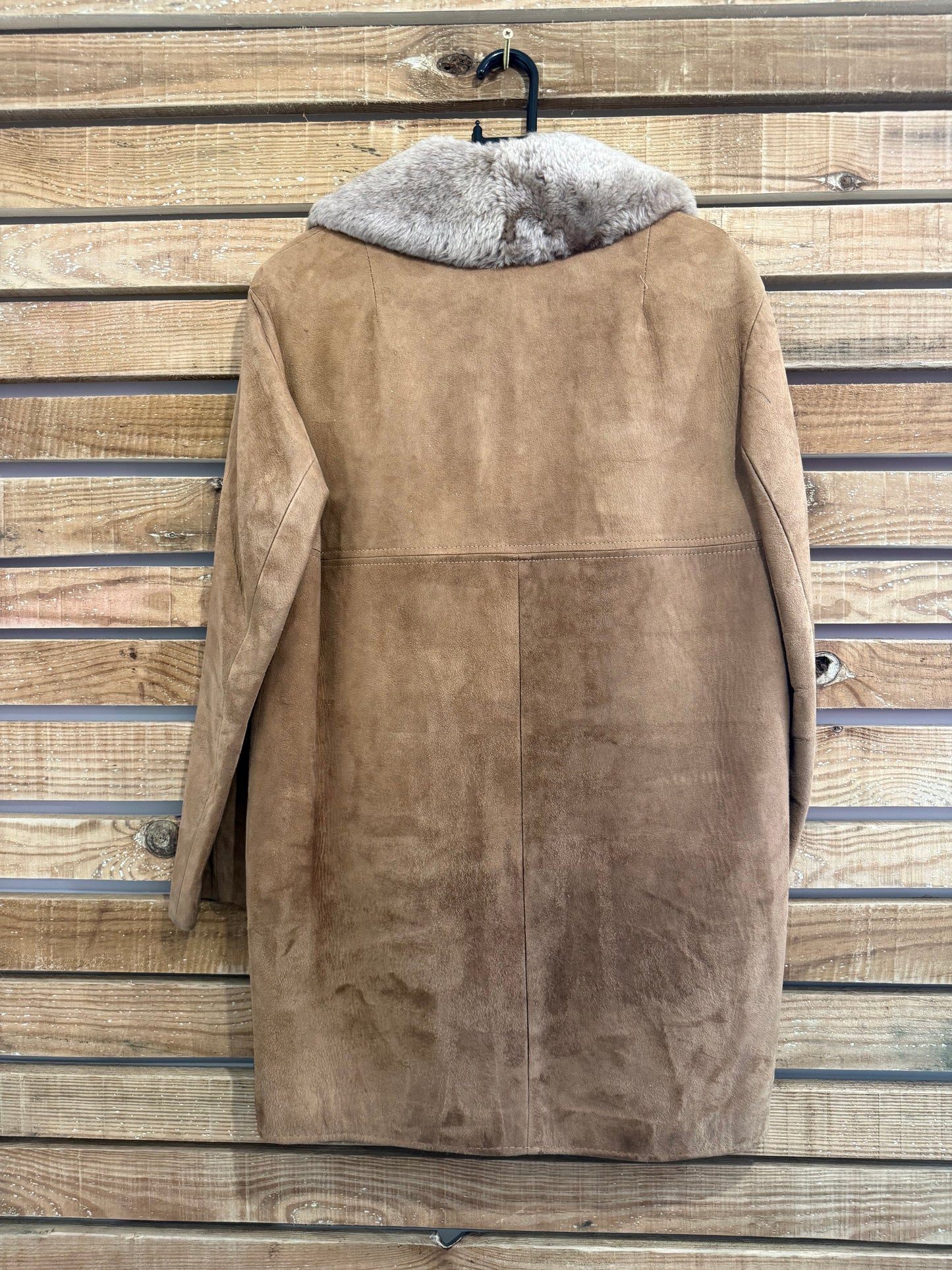 Vintage 70s sheepskin leather coat. Brown shearling. Size Medium.