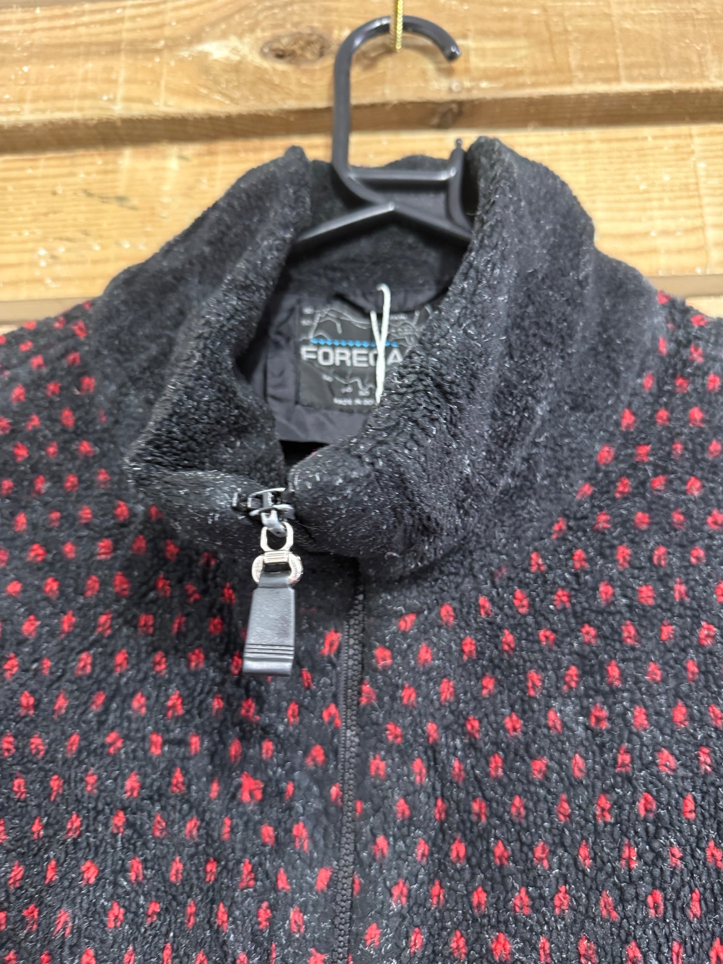 Vintage 90s red and black patterned zip up fleece jacket. Size Large