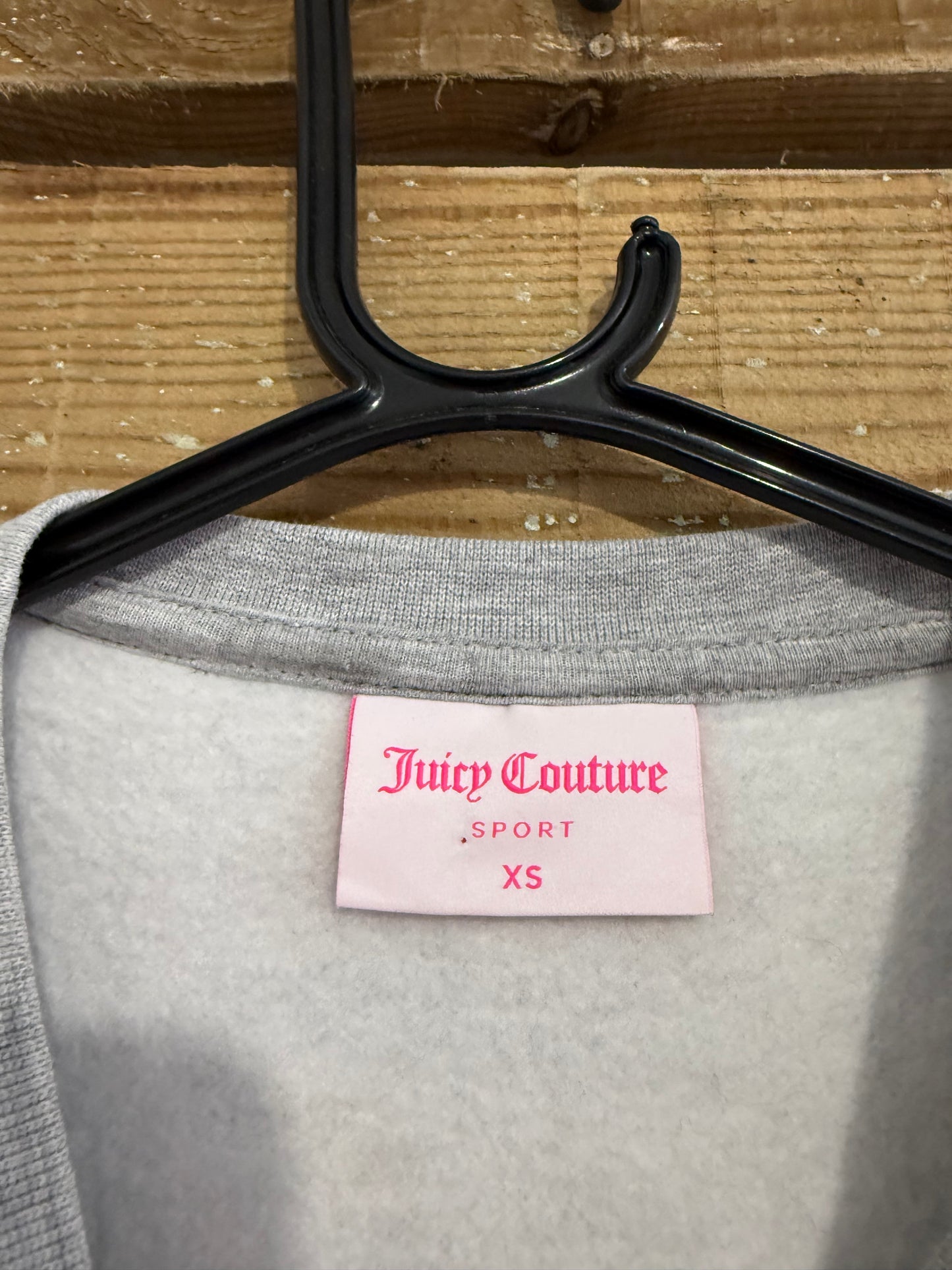 Vintage Y2K Juicy Couture cropped sweatshirt. Crop top. Size XS.
