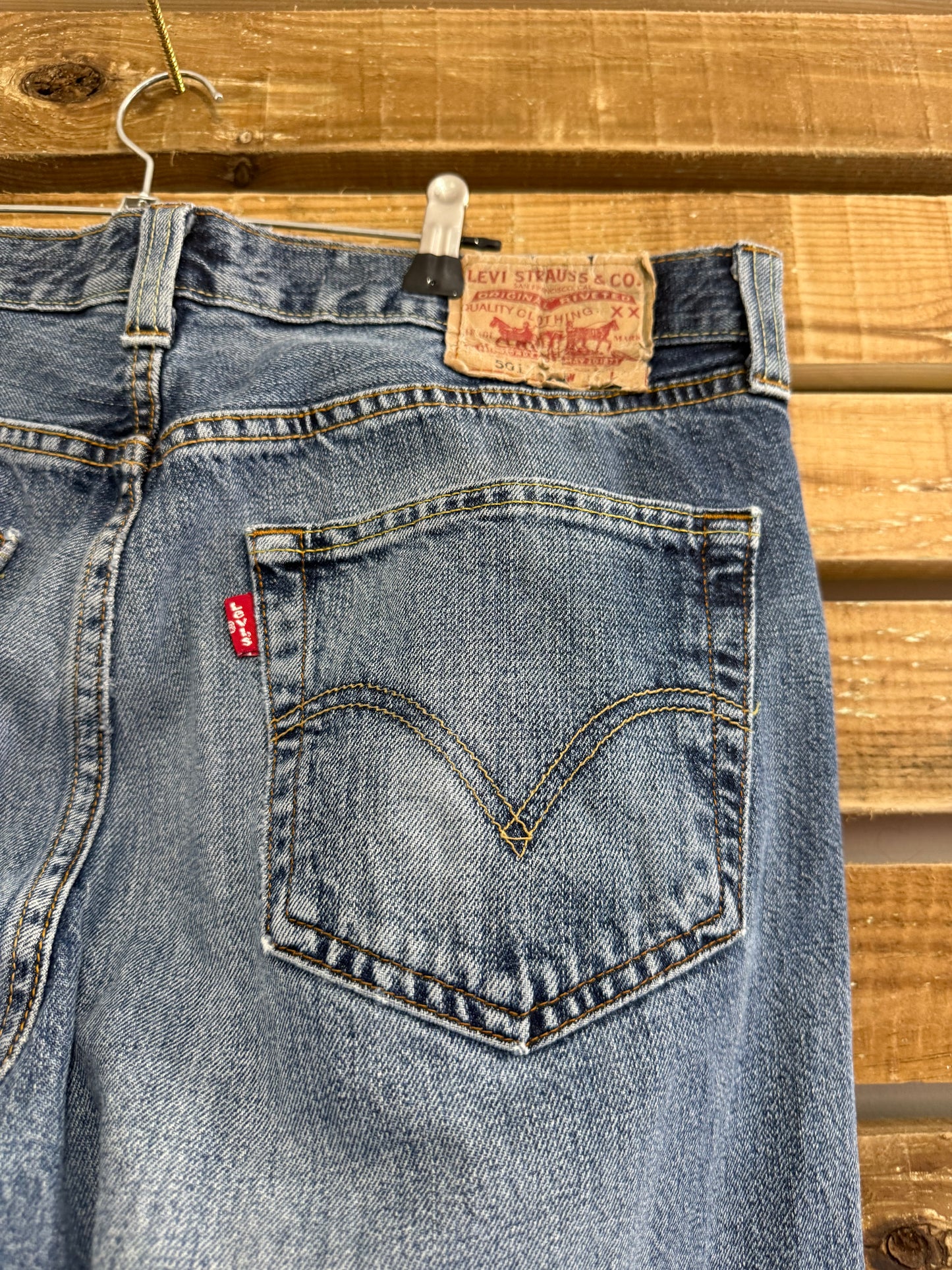 Vintage Y2K Levi’s 501 straight leg Jeans. Blue. Waist 34” leg 31”