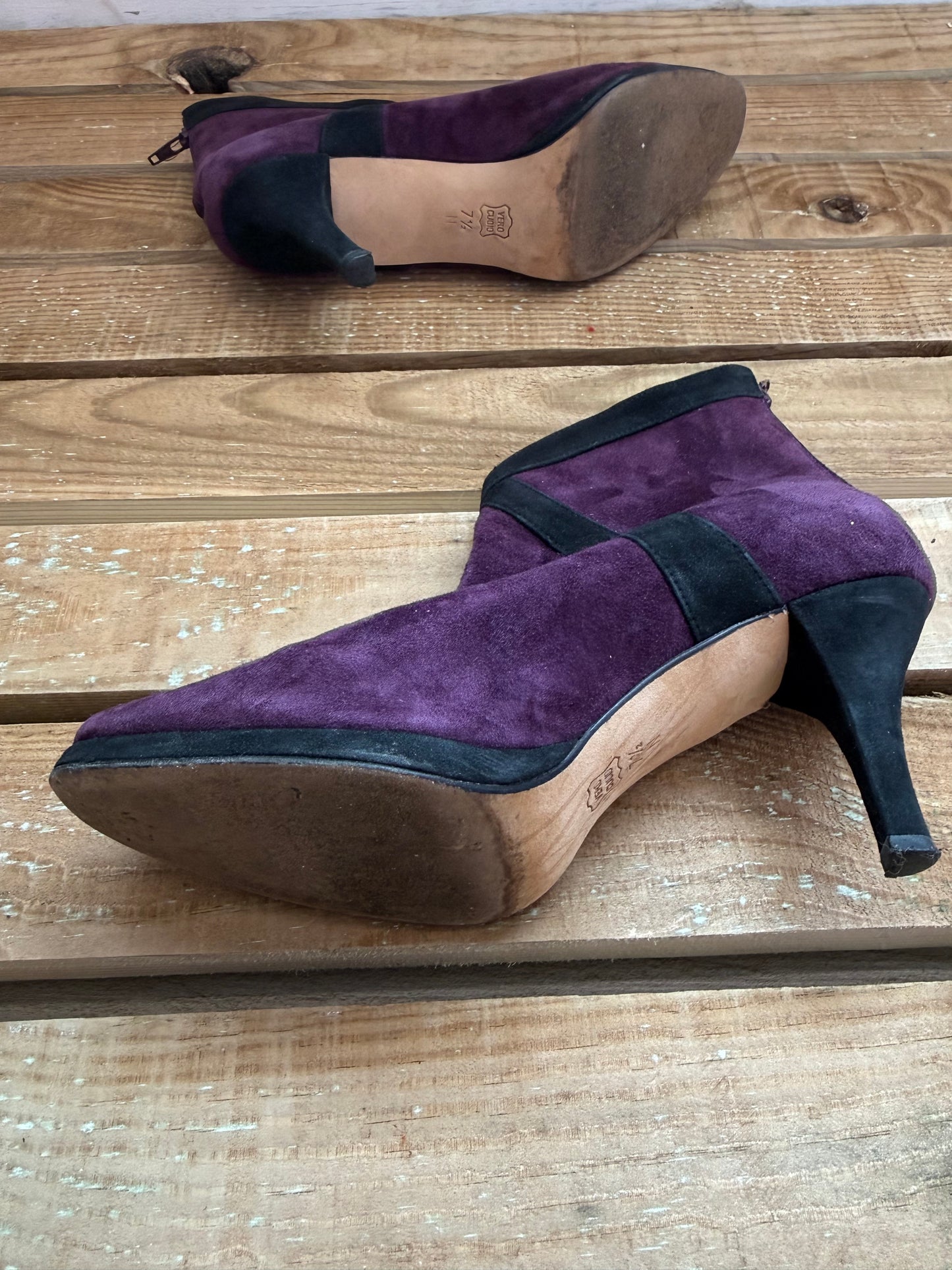 Vintage Y2K Van Eli heeled ankle shoe boots. Size US7.5, UK5.5. Purple