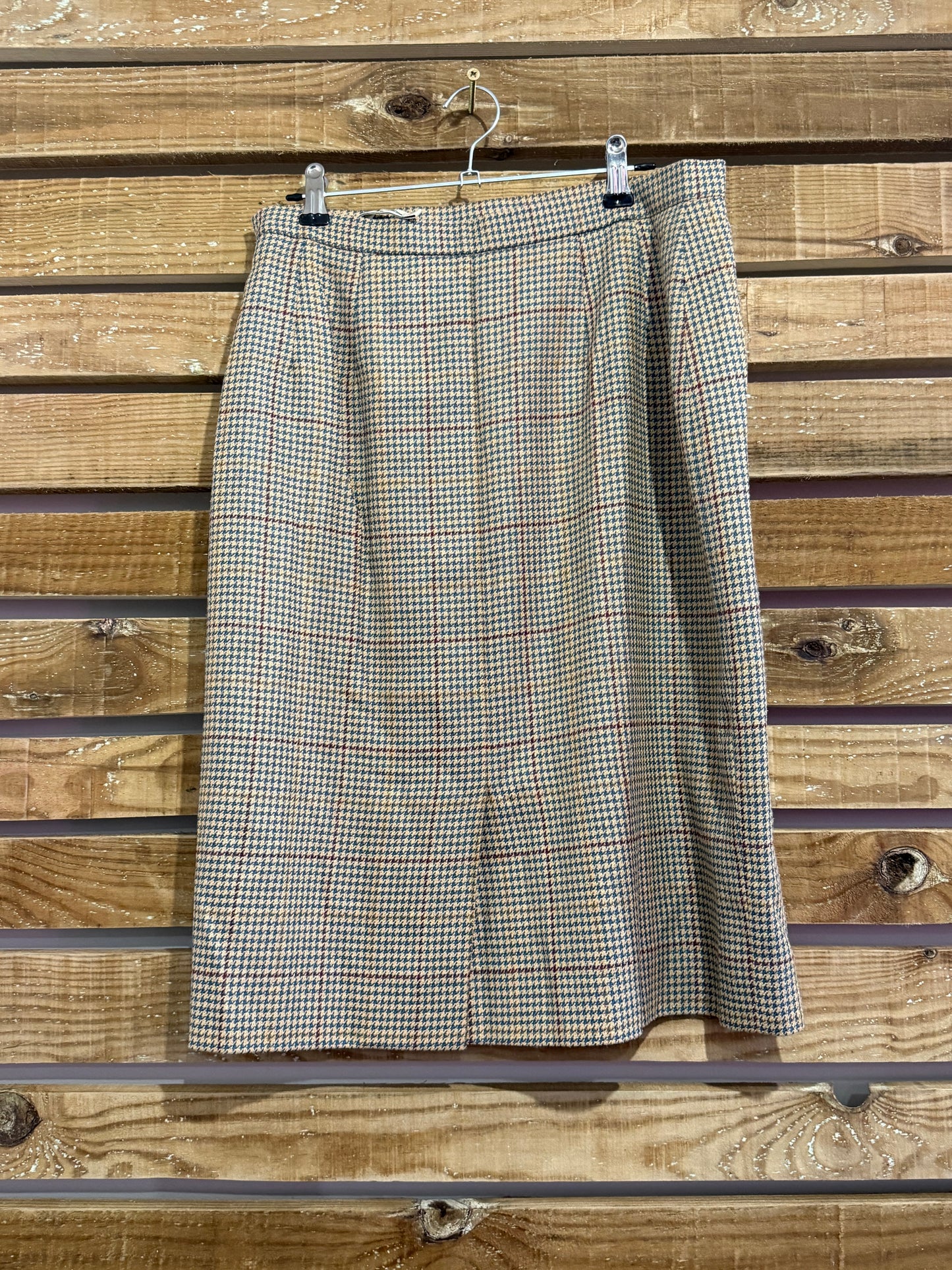 Vintage 80s, 40s style, Aquascutum checked wool skirt. Size 8. 26-28”waist