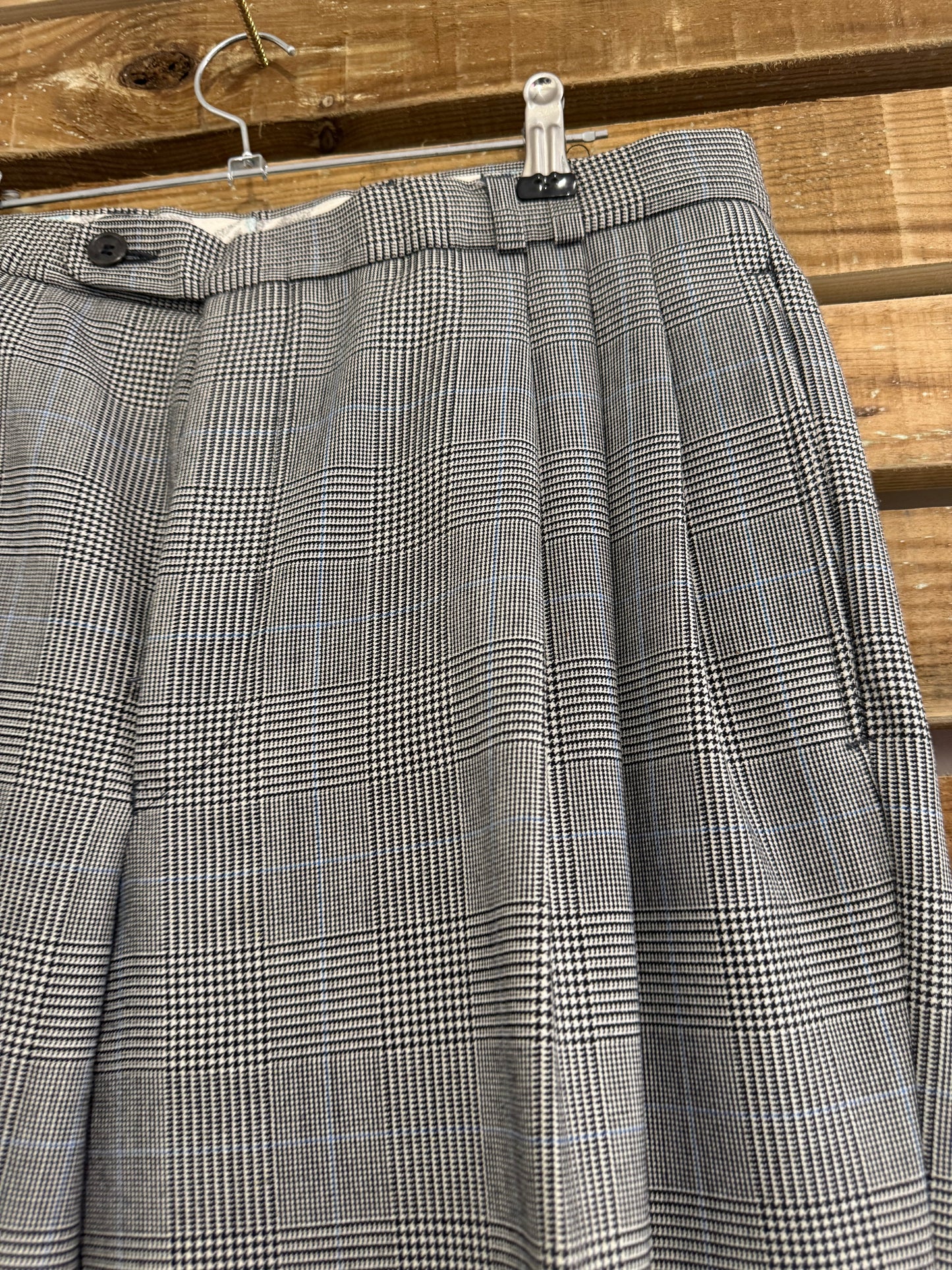 Vintage 80s East - Prince of Wales (Glen) check 2 piece suit. Jacket & Trousers. 42” chest, 32”waist.