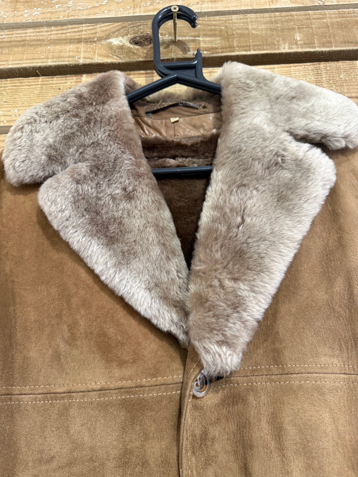 Vintage 70s sheepskin leather coat. Brown shearling. Size Medium.