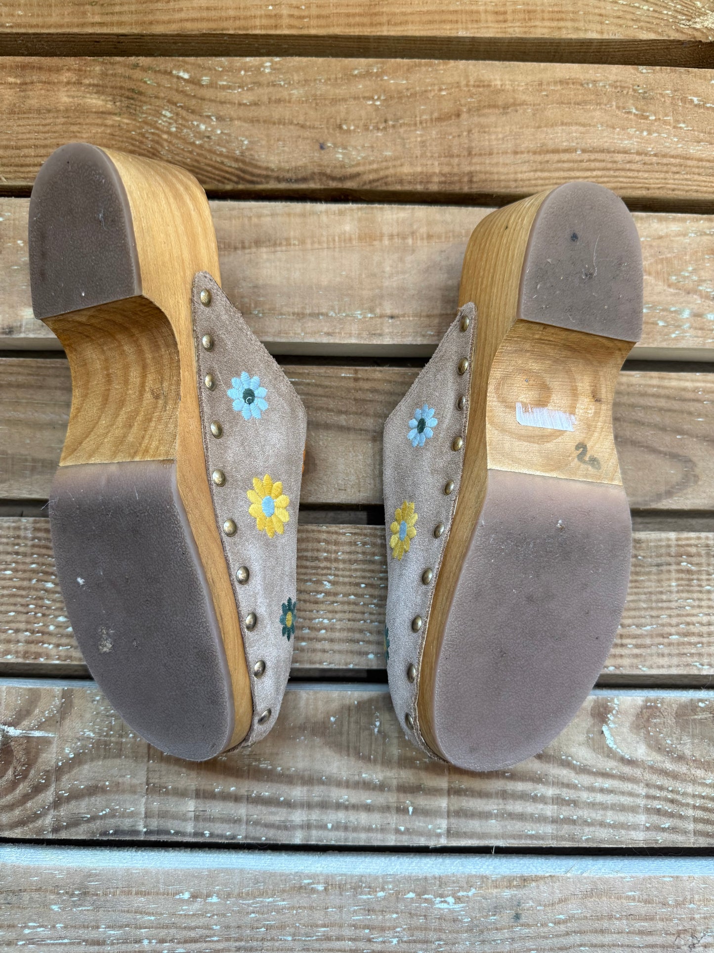 Cape Daisy flower suede leather wood clogs/ mules. Hippy/ flower power. Size EU38, UK5