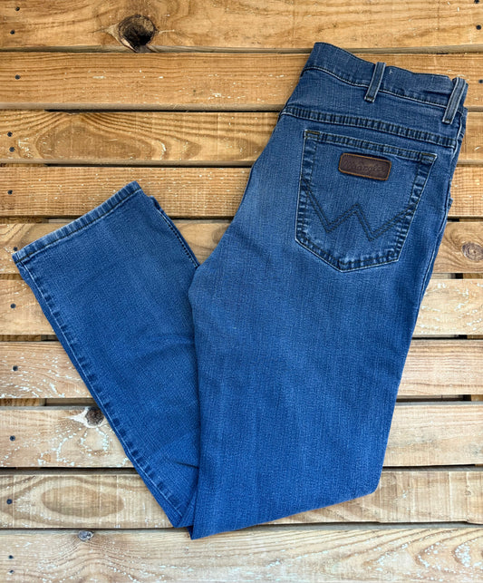 Vintage Y2K Wrangler bootcut denim jeans. Waist 34”, leg 32”