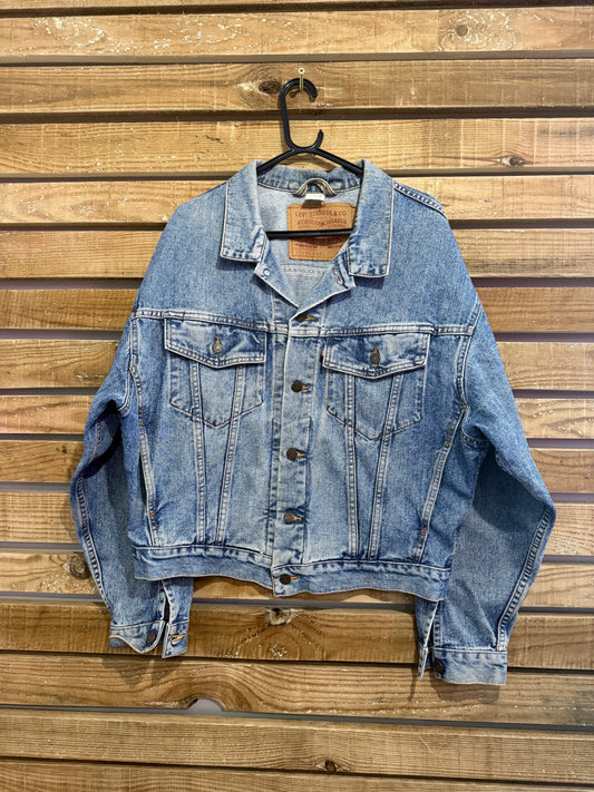 Vintage 80s Levi’s light blue denim jacket. Size medium.