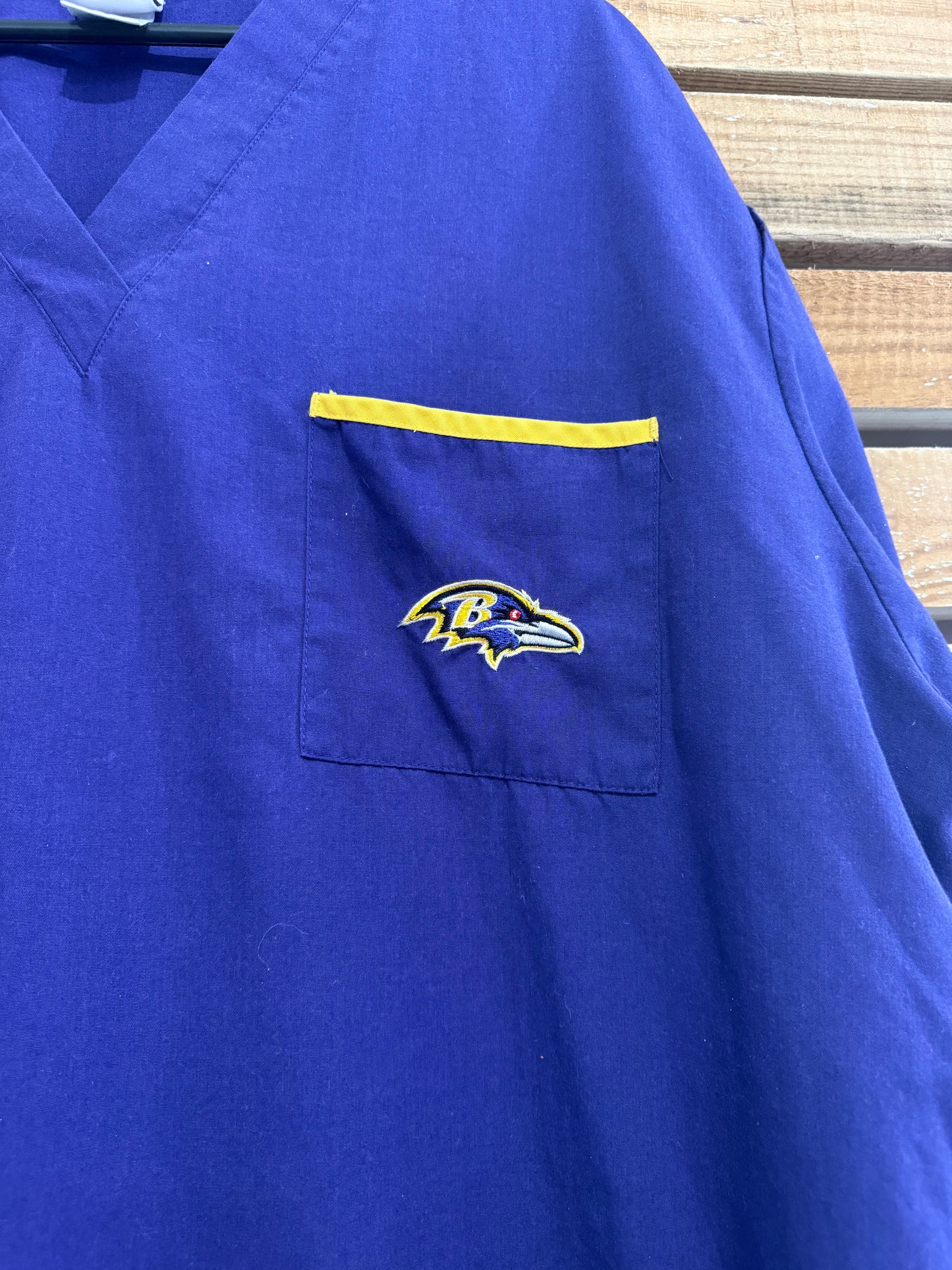 Vintage Y2K NFL Baltimore Ravens Scrub Top. Size 2XL
