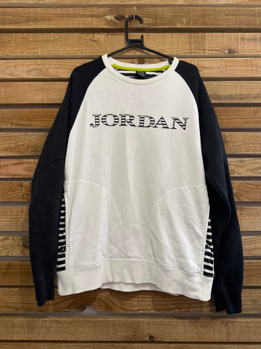 Vintage Y2K Nike Jordan spell-out sweater/ sweatshirt. Size XL.