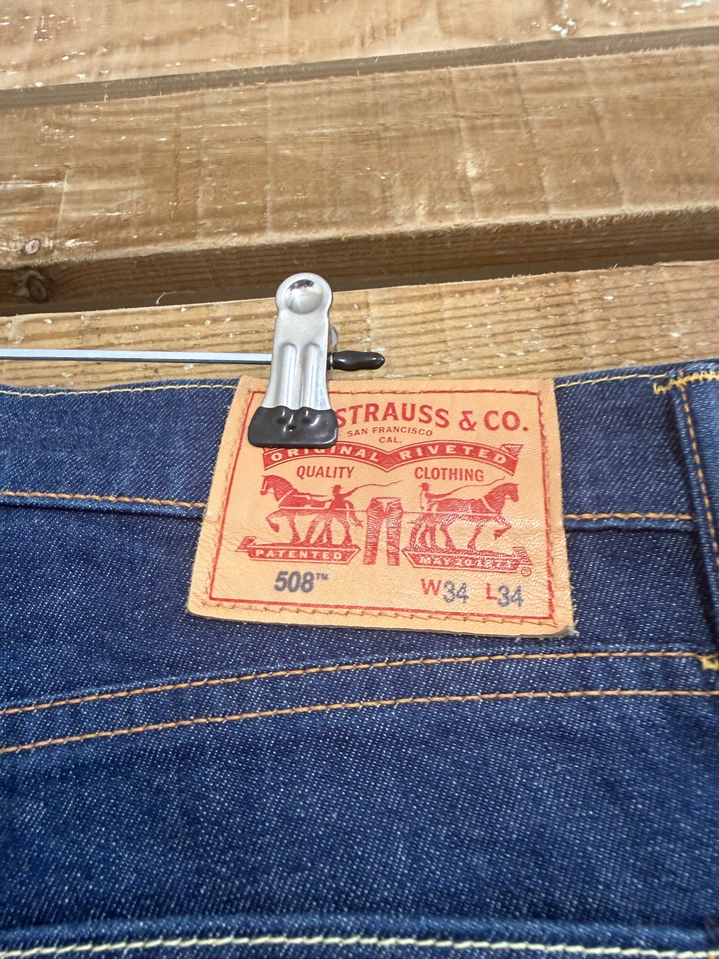 Vintage Y2K Levi’s 508 straight leg Jeans. Dark blue. Waist 36” leg 32”