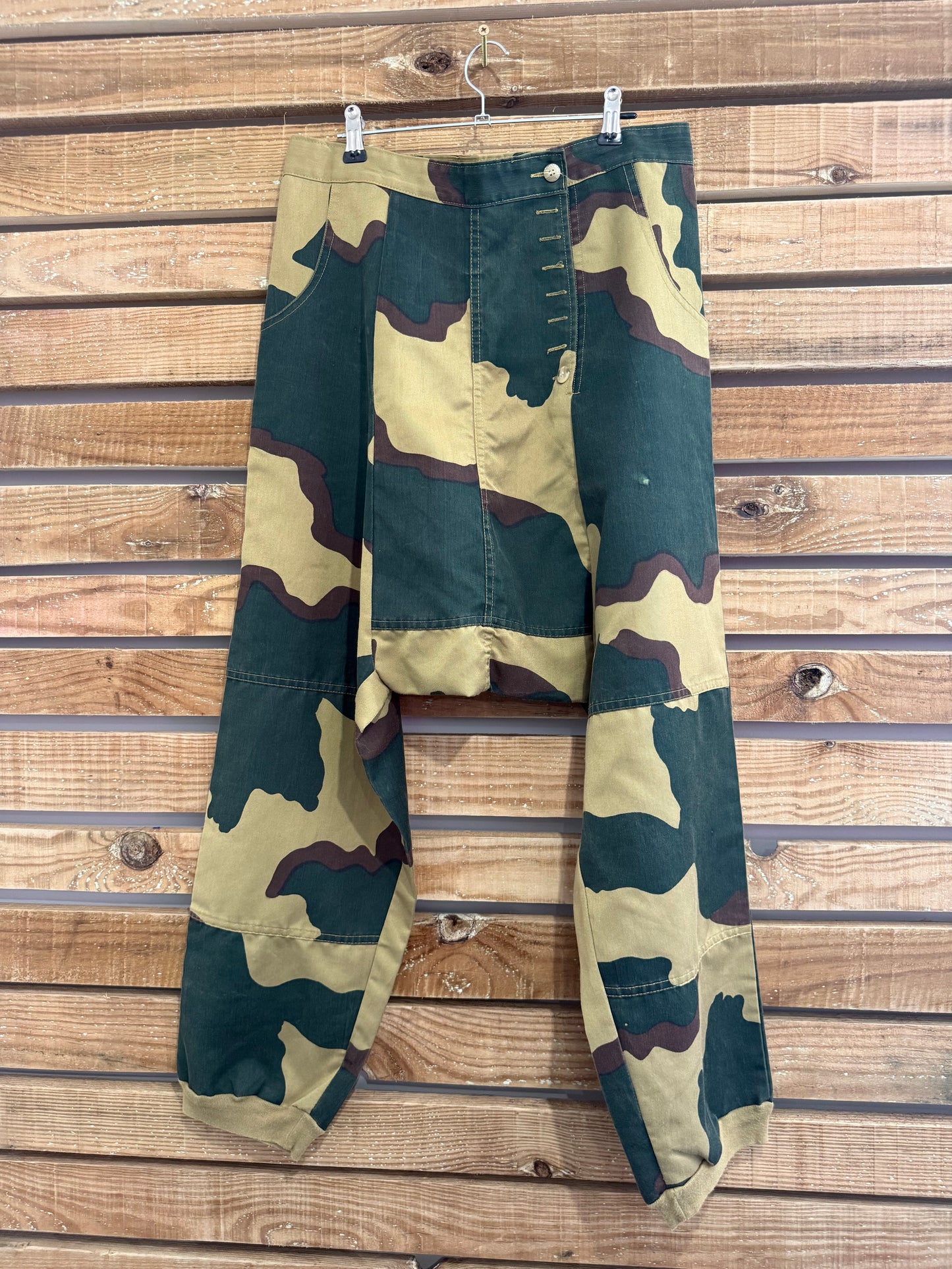 Vintage 90s harem camo/ army print trousers/ pants. Festival/ summer. 31” waist. Medium.