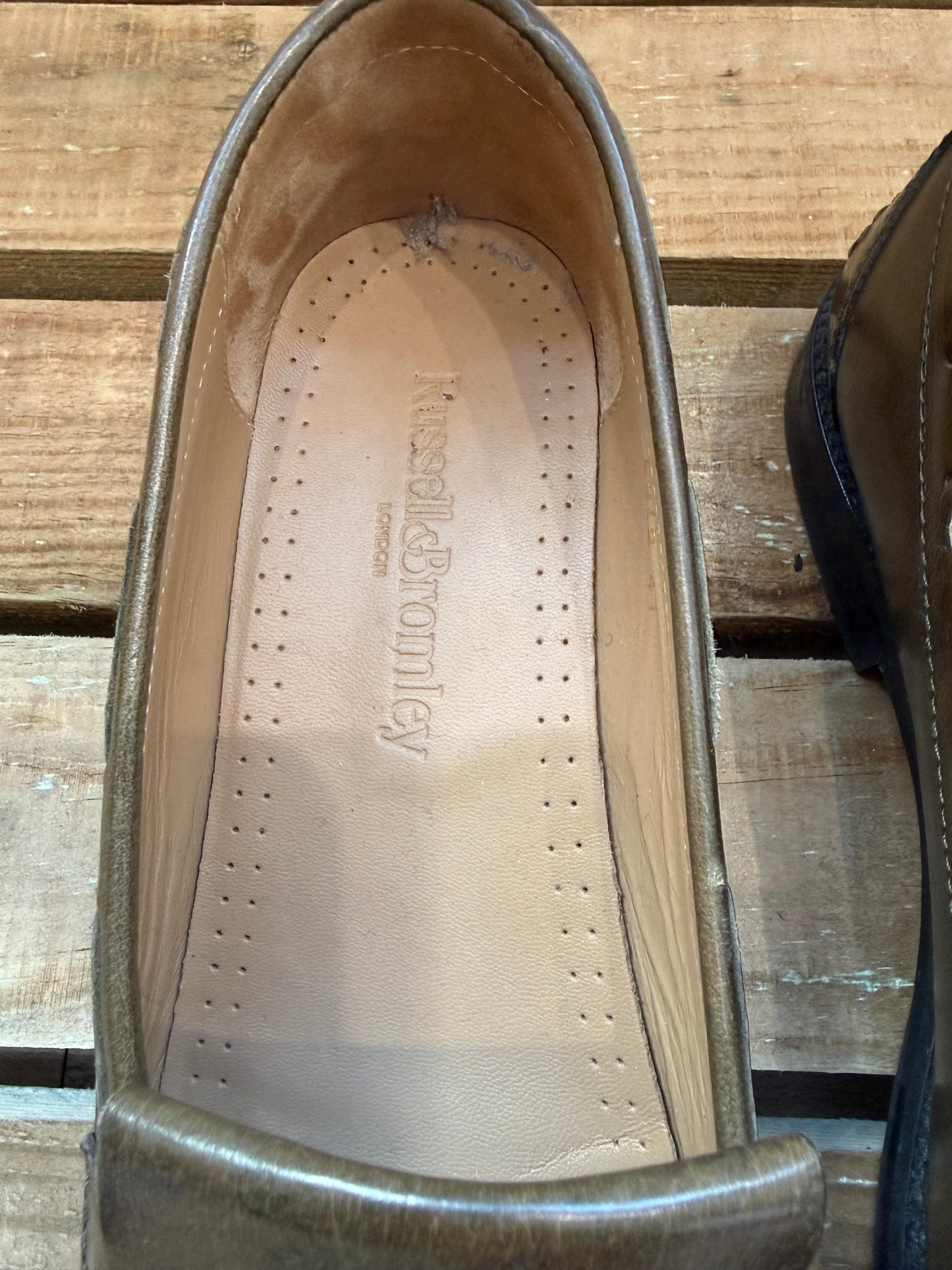 Russell & Bromley Chester Tassel Loafers/ shoes. Olive. EU41. UK7